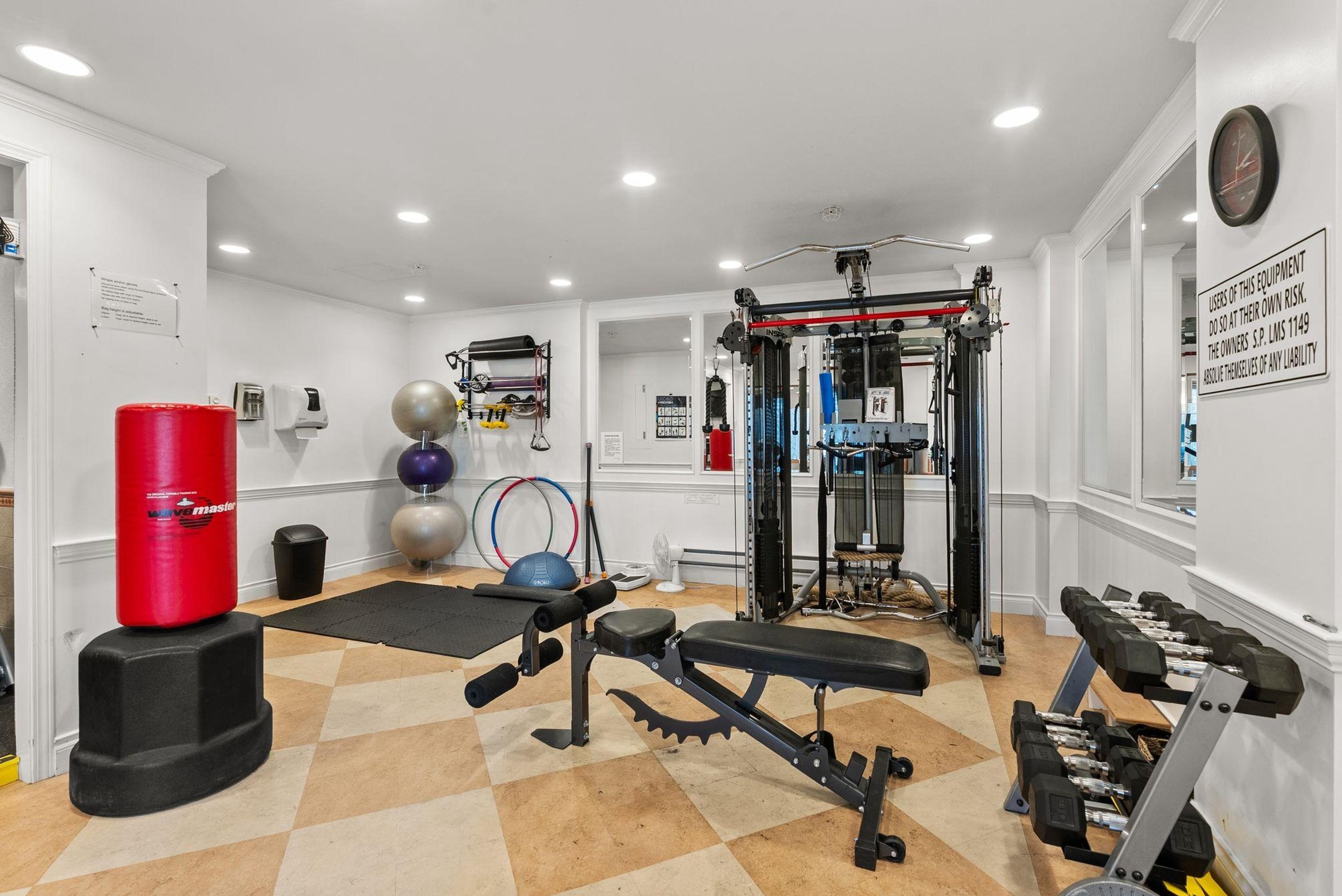 #404 1576 MERKLIN STREET - 34