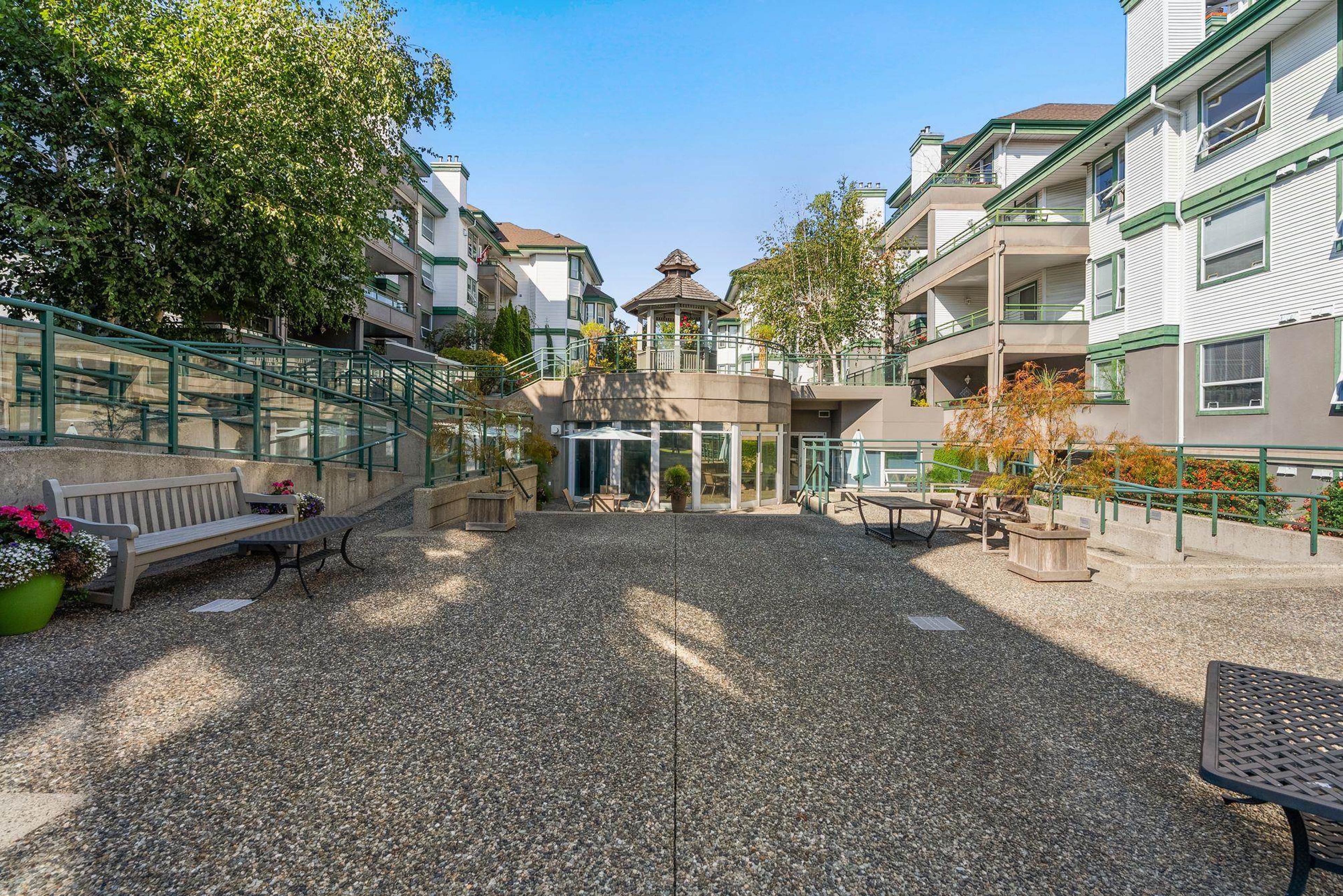 #404 1576 MERKLIN STREET - 37