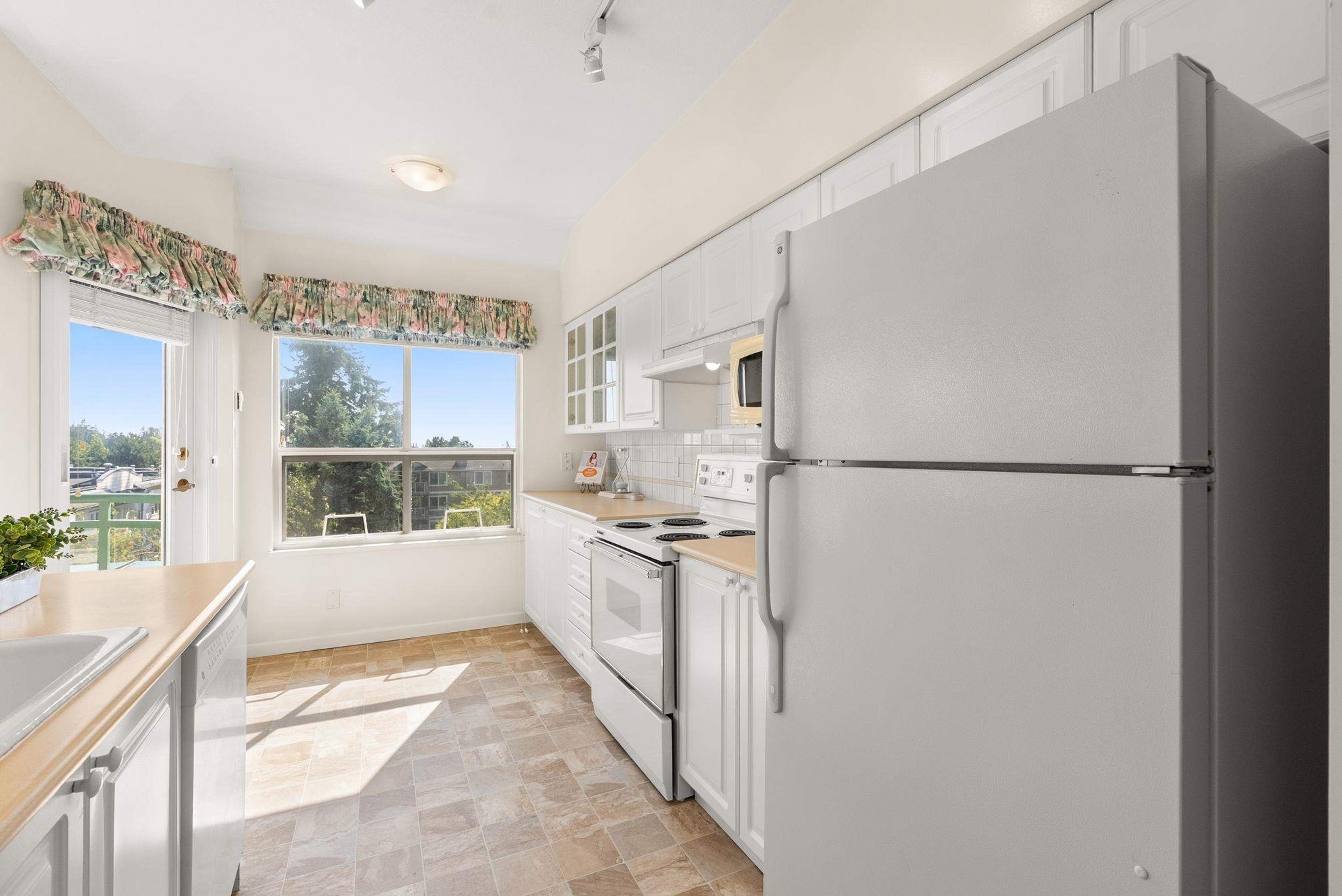 #404 1576 MERKLIN STREET - 4