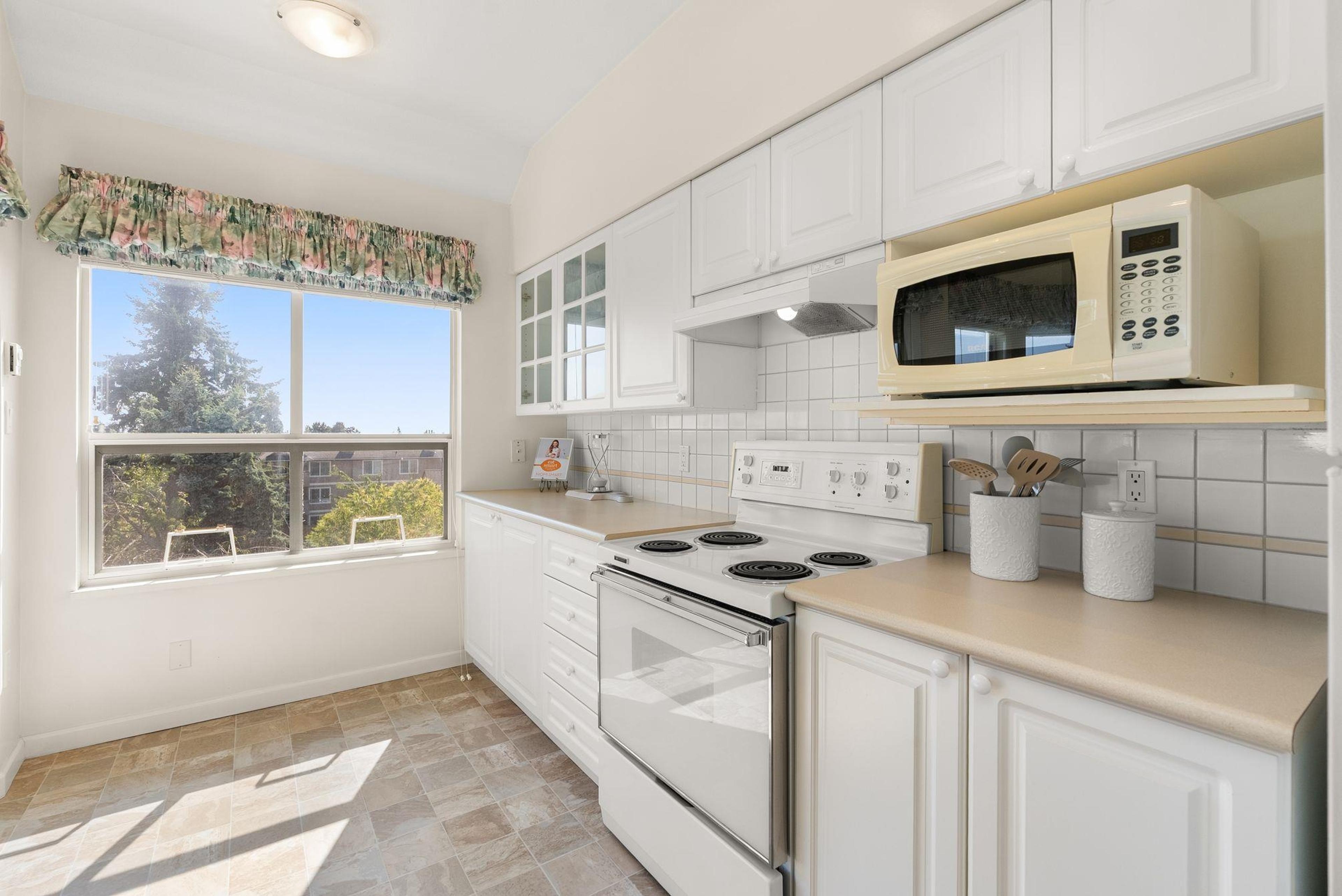 #404 1576 MERKLIN STREET - 21