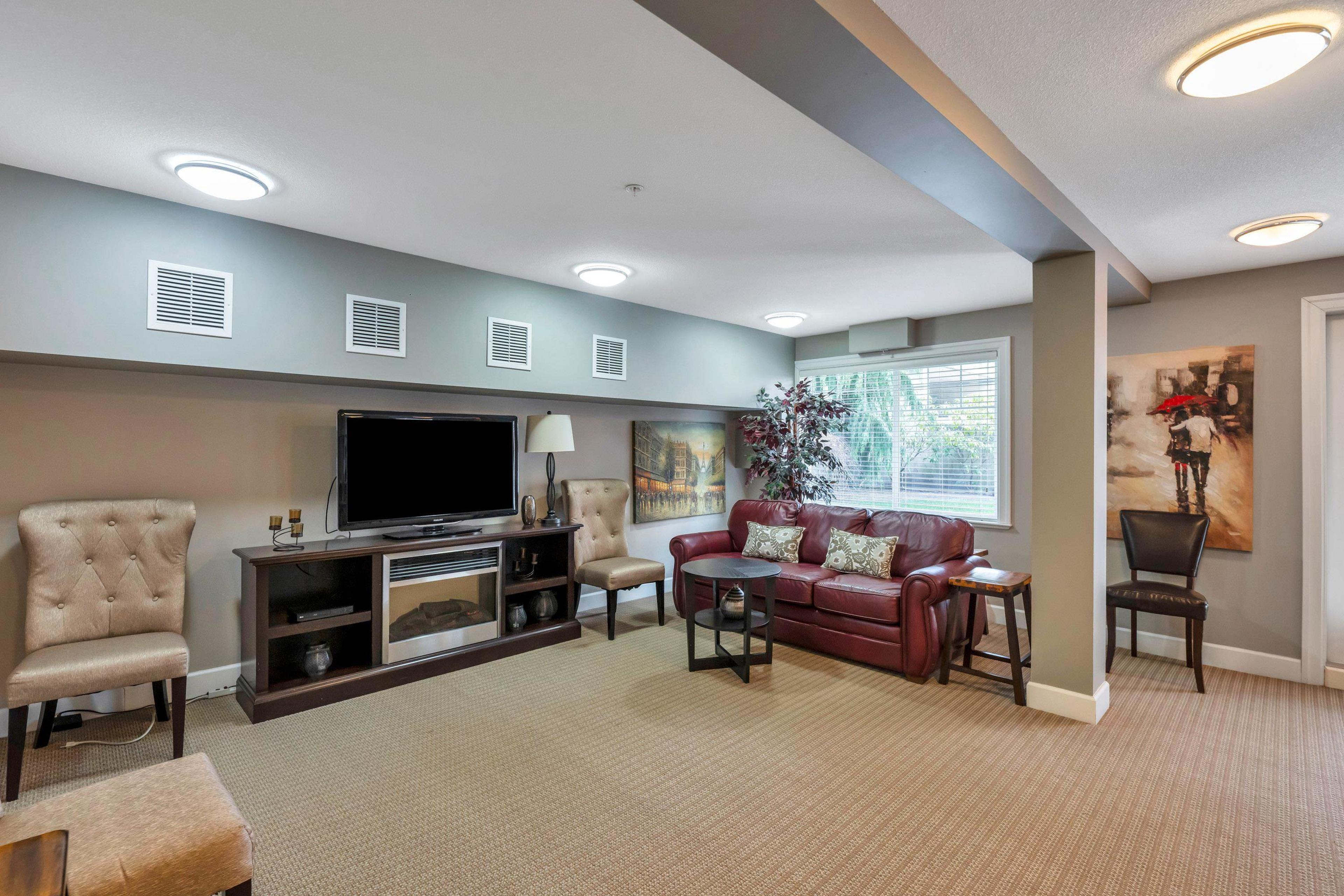 #206 15357 ROPER AVENUE - 24