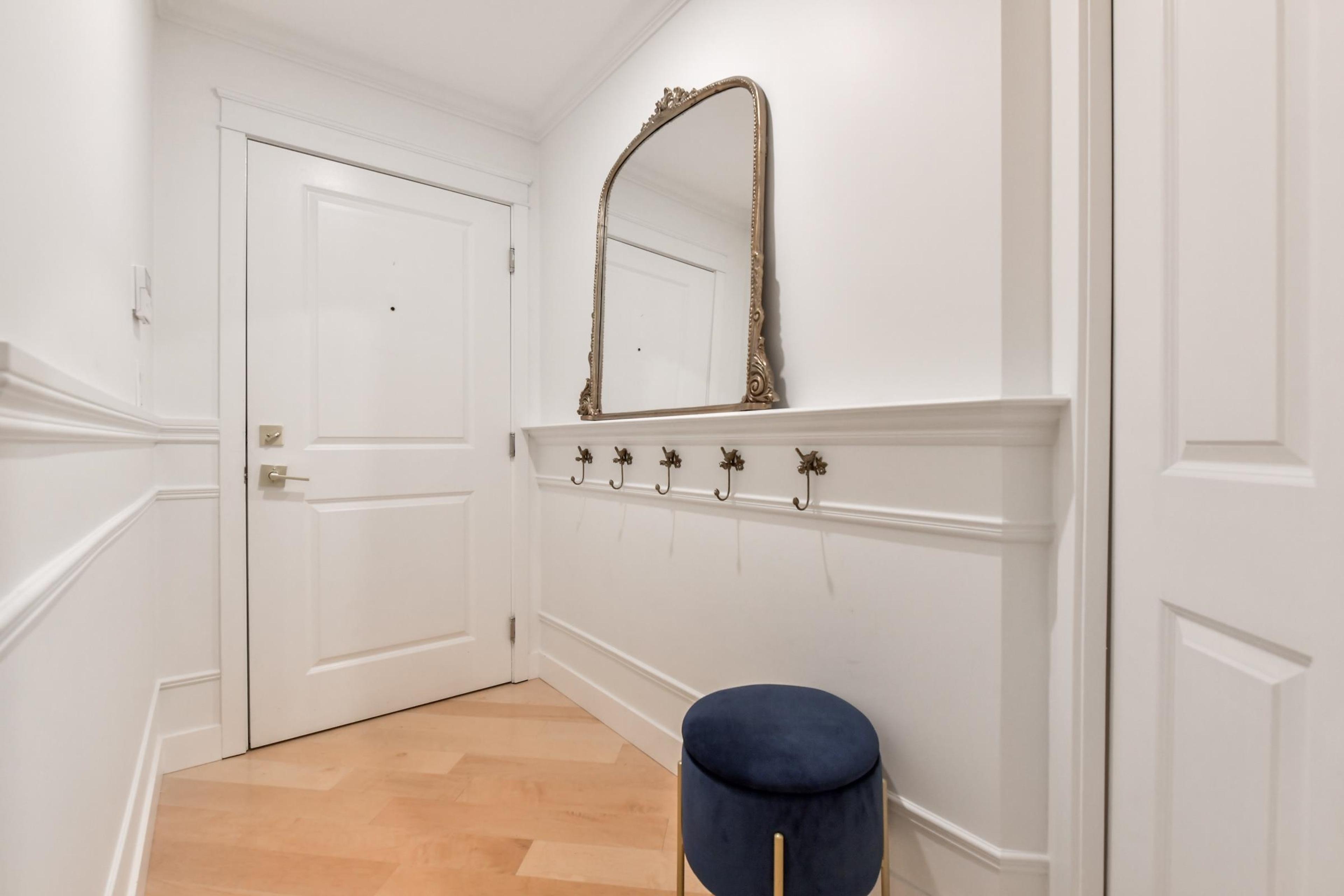 #203 15621 MARINE DRIVE - Image 2