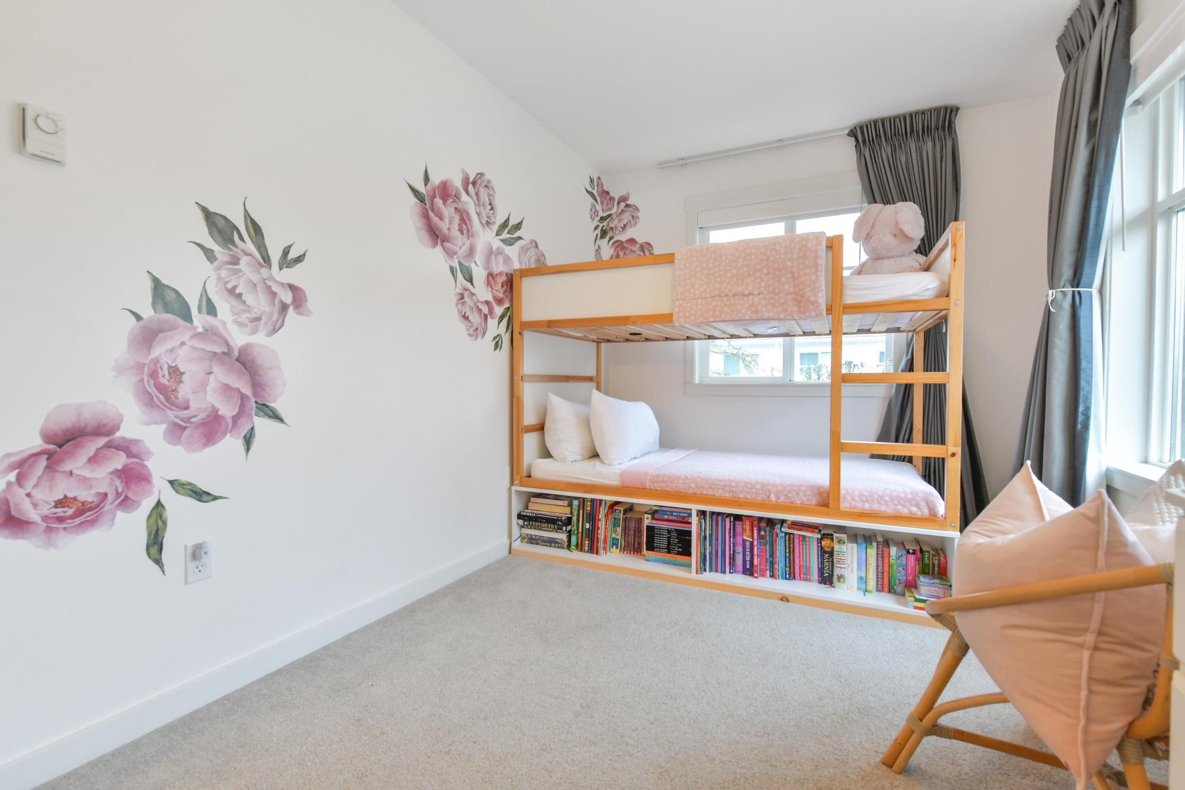 #203 15621 MARINE DRIVE - 17