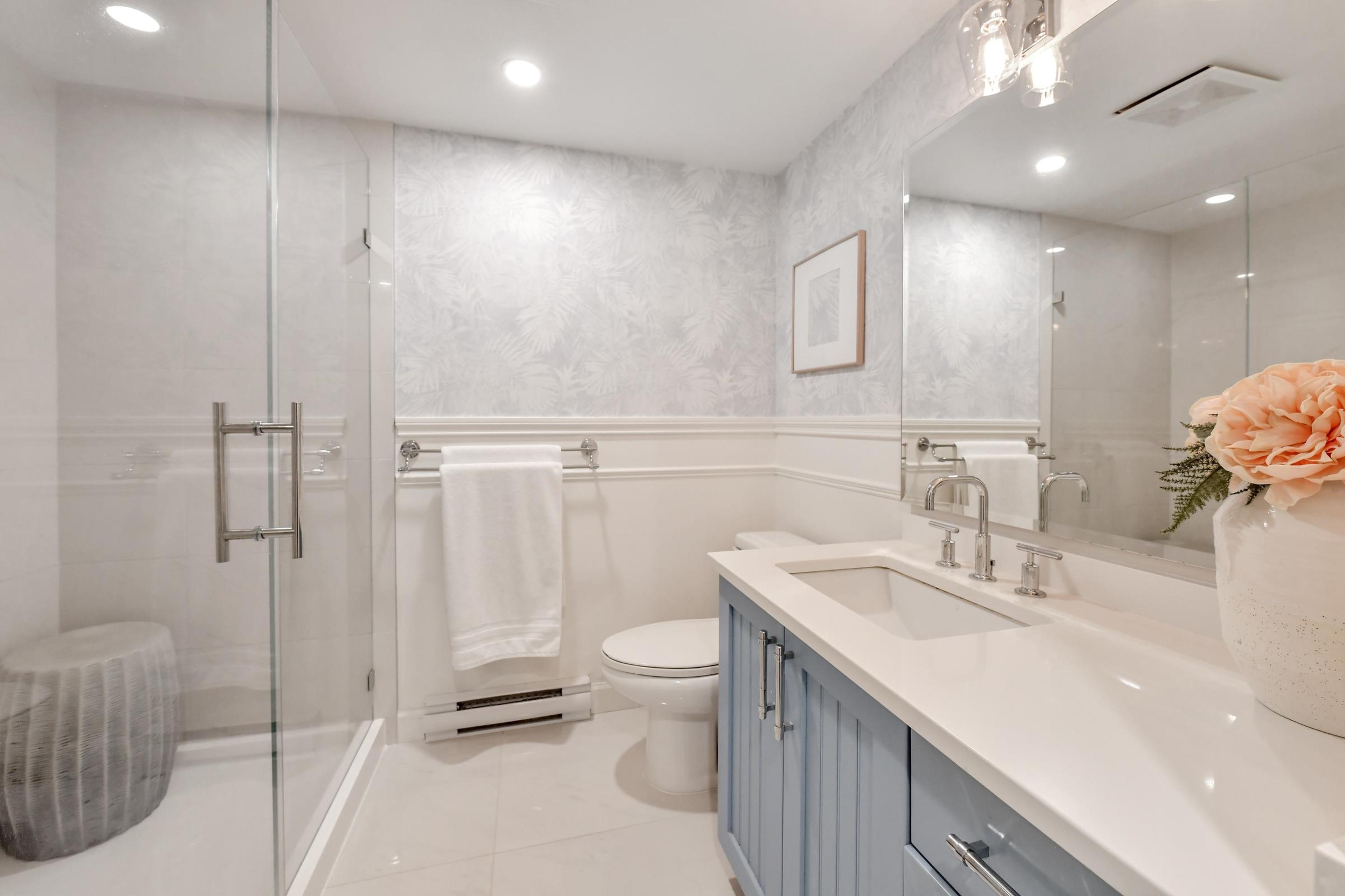 #203 15621 MARINE DRIVE - 12