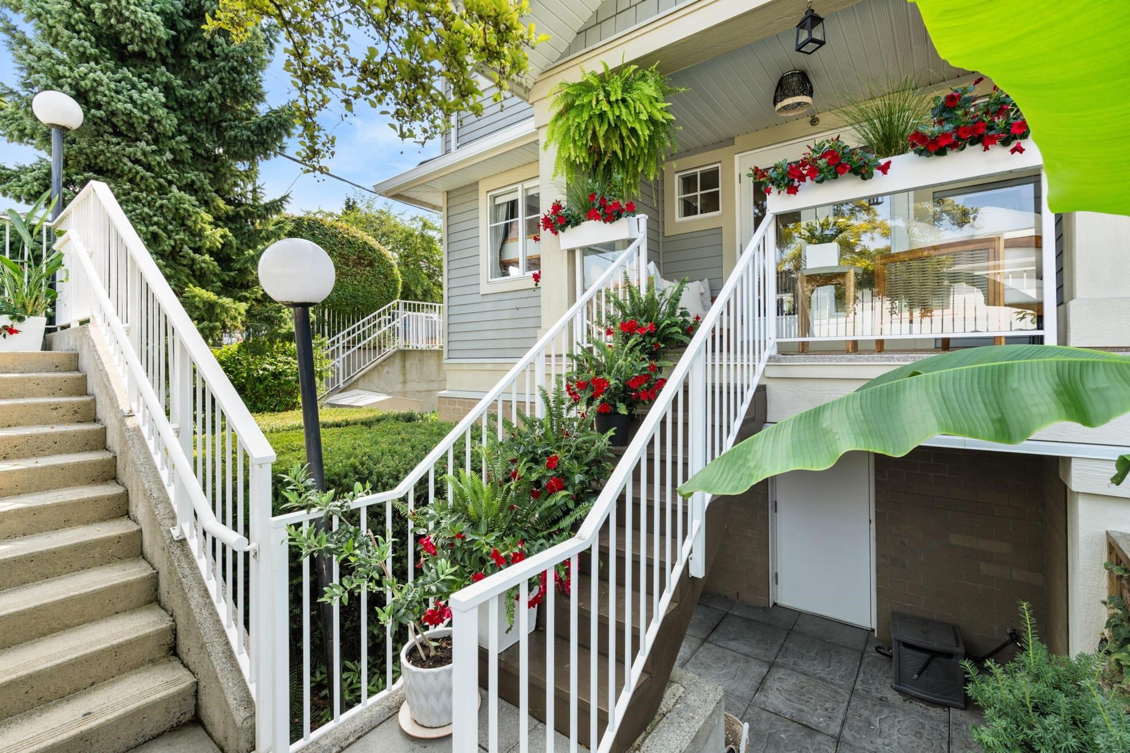 #203 15621 MARINE DRIVE - 26