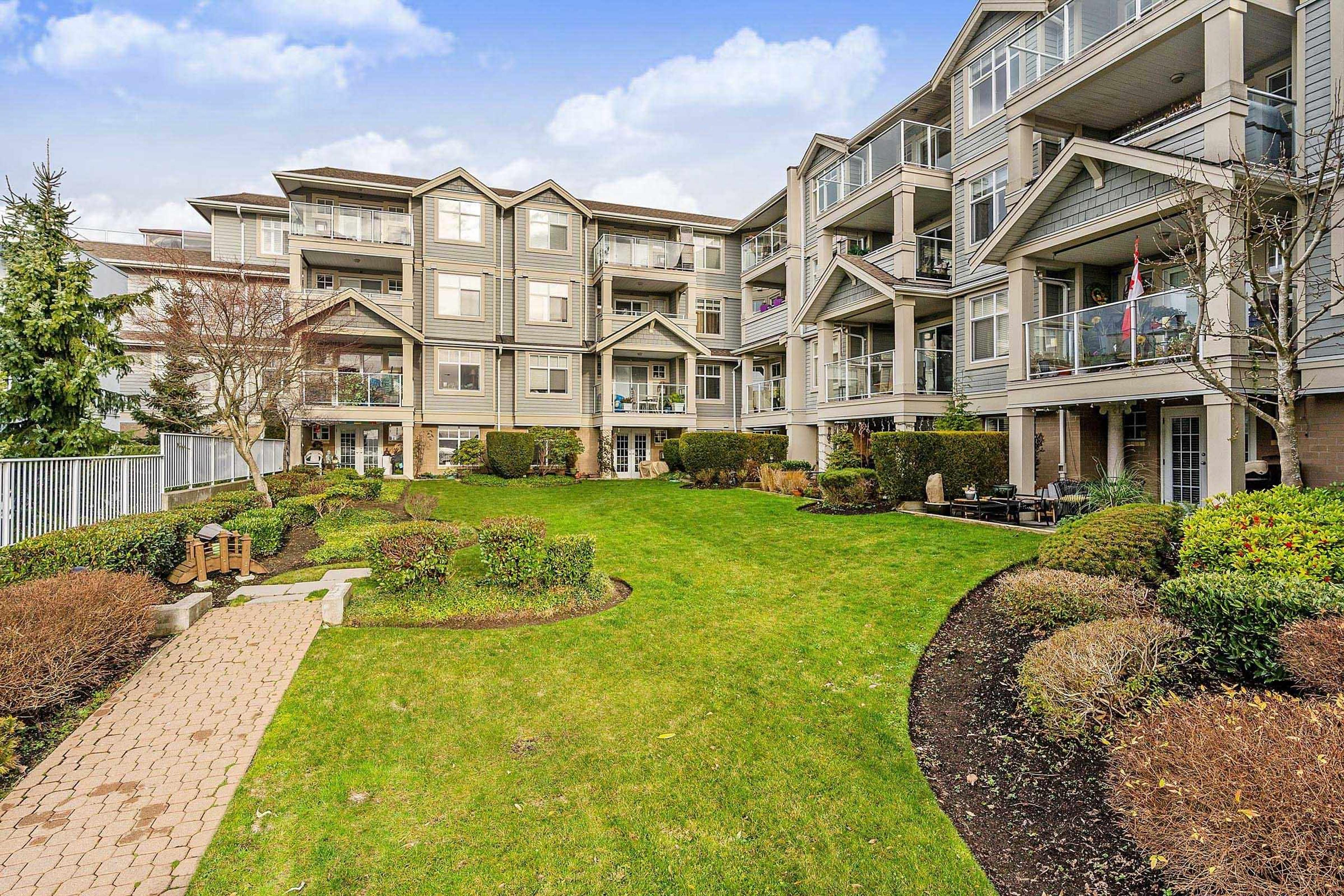 #203 15621 MARINE DRIVE - 22