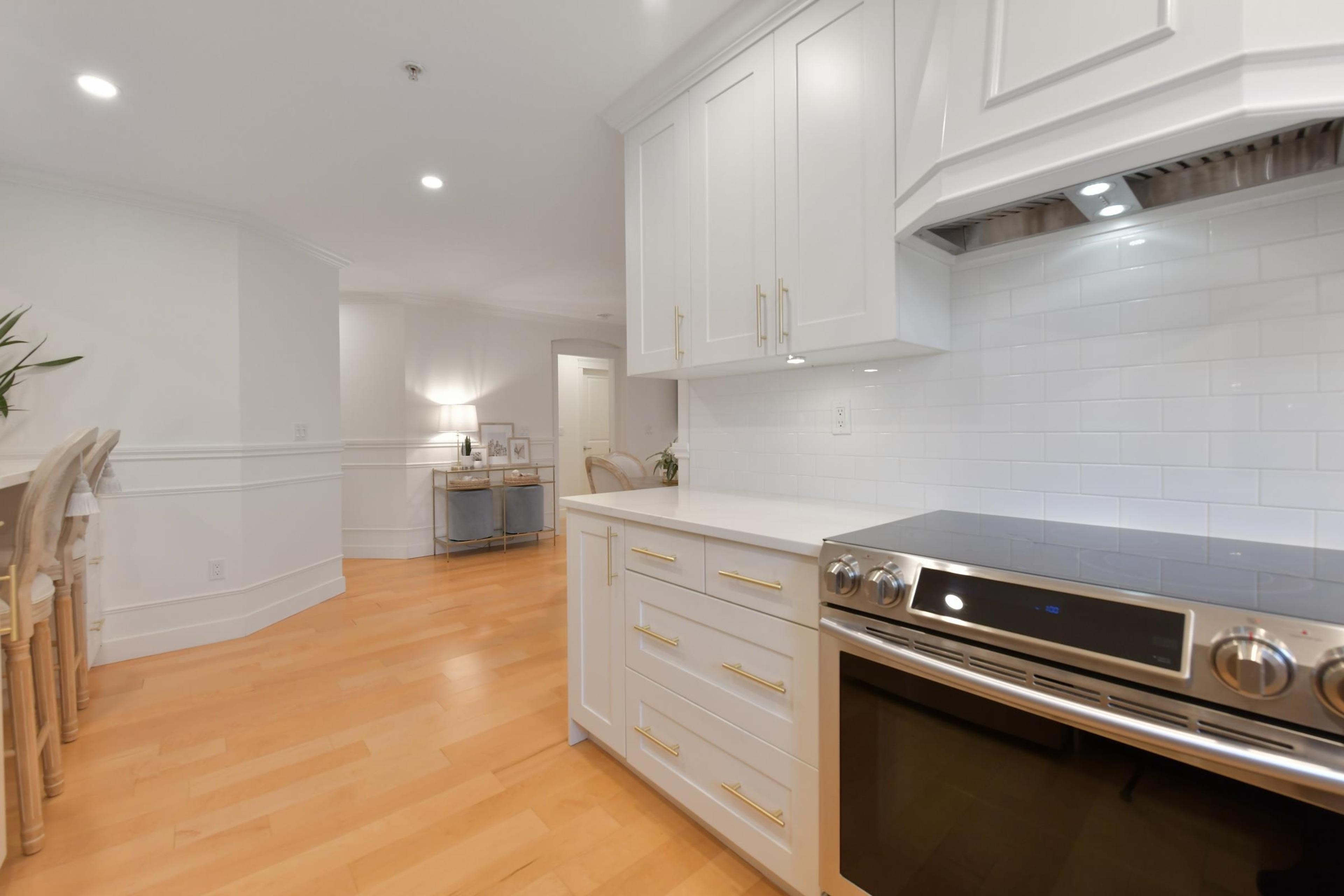 #203 15621 MARINE DRIVE - 9