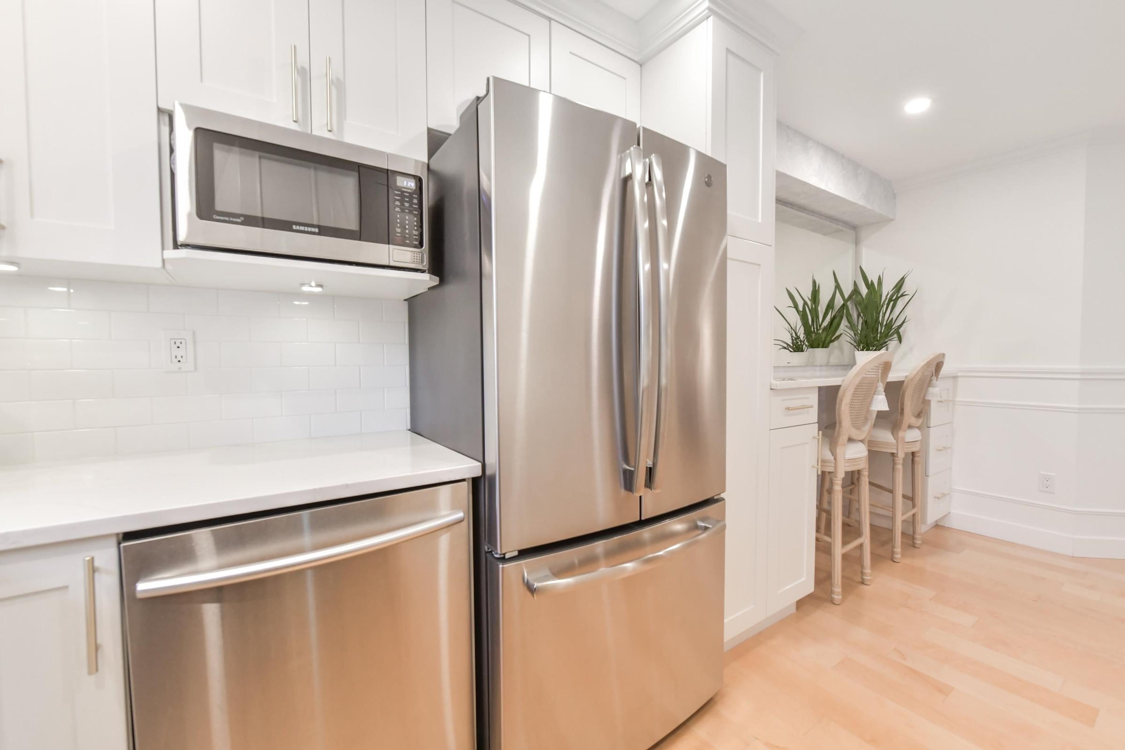 #203 15621 MARINE DRIVE - 10