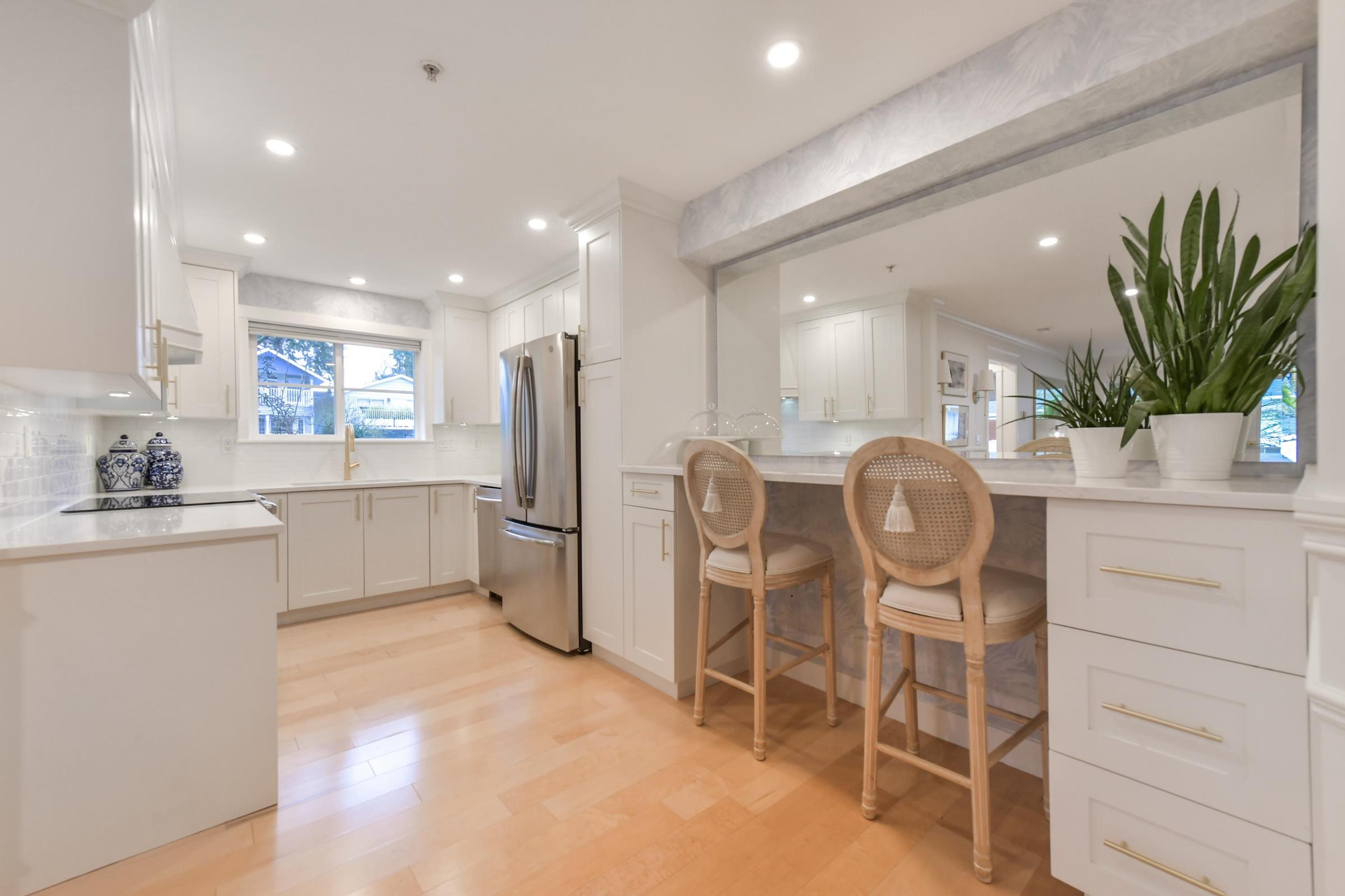 #203 15621 MARINE DRIVE - 8