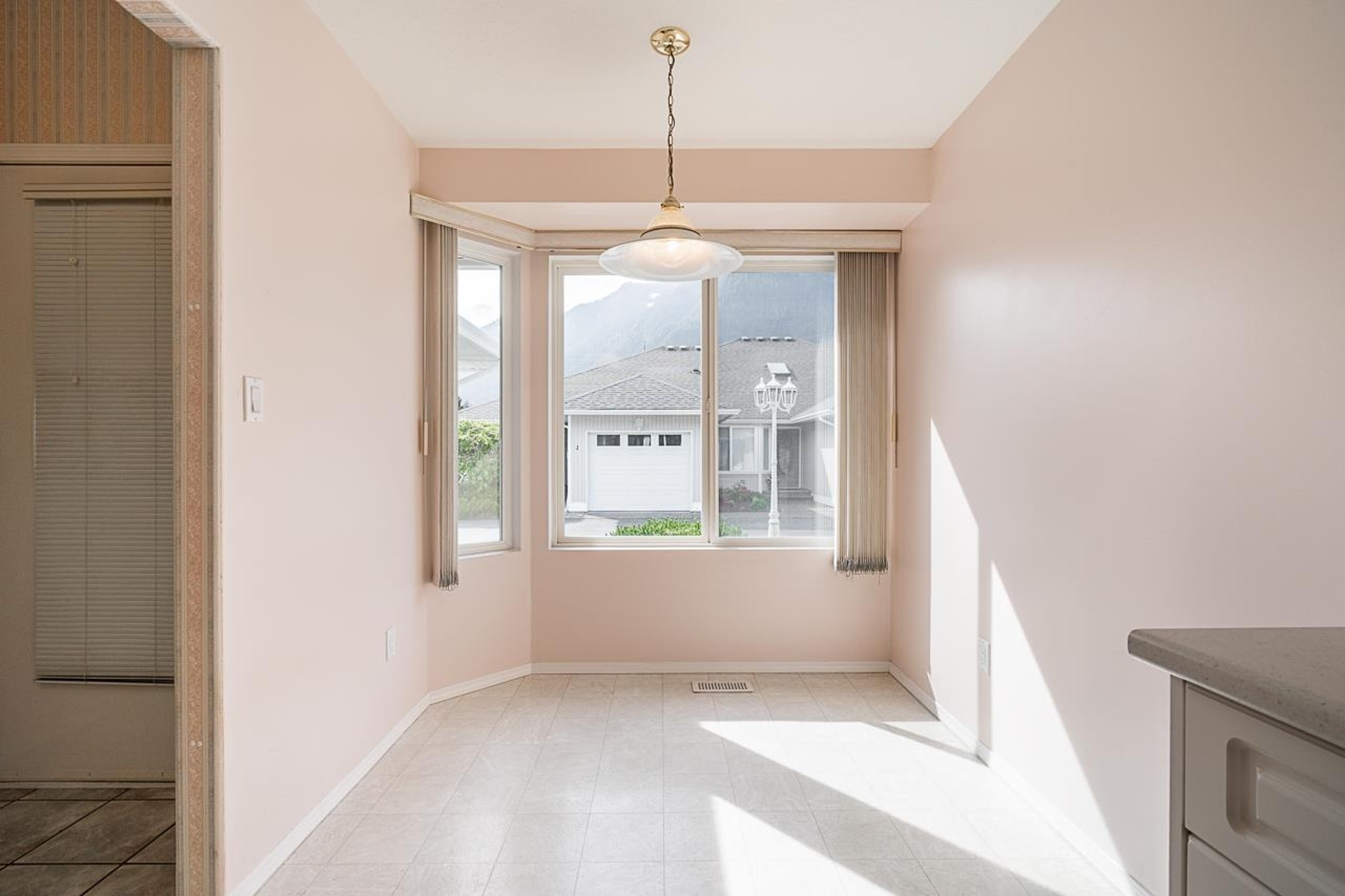 #6 659 DOUGLAS STREET - 13