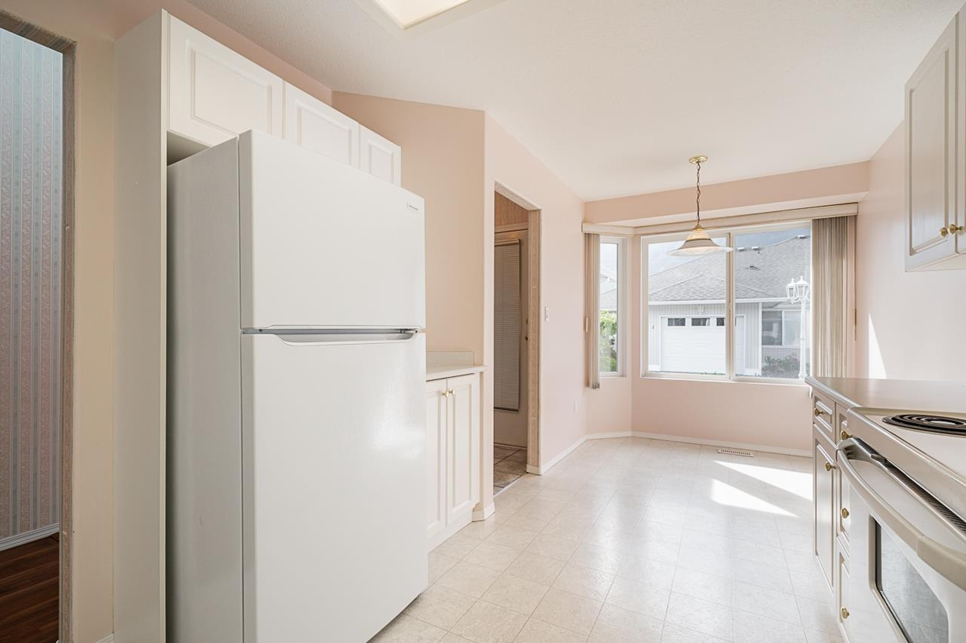 #6 659 DOUGLAS STREET - 12