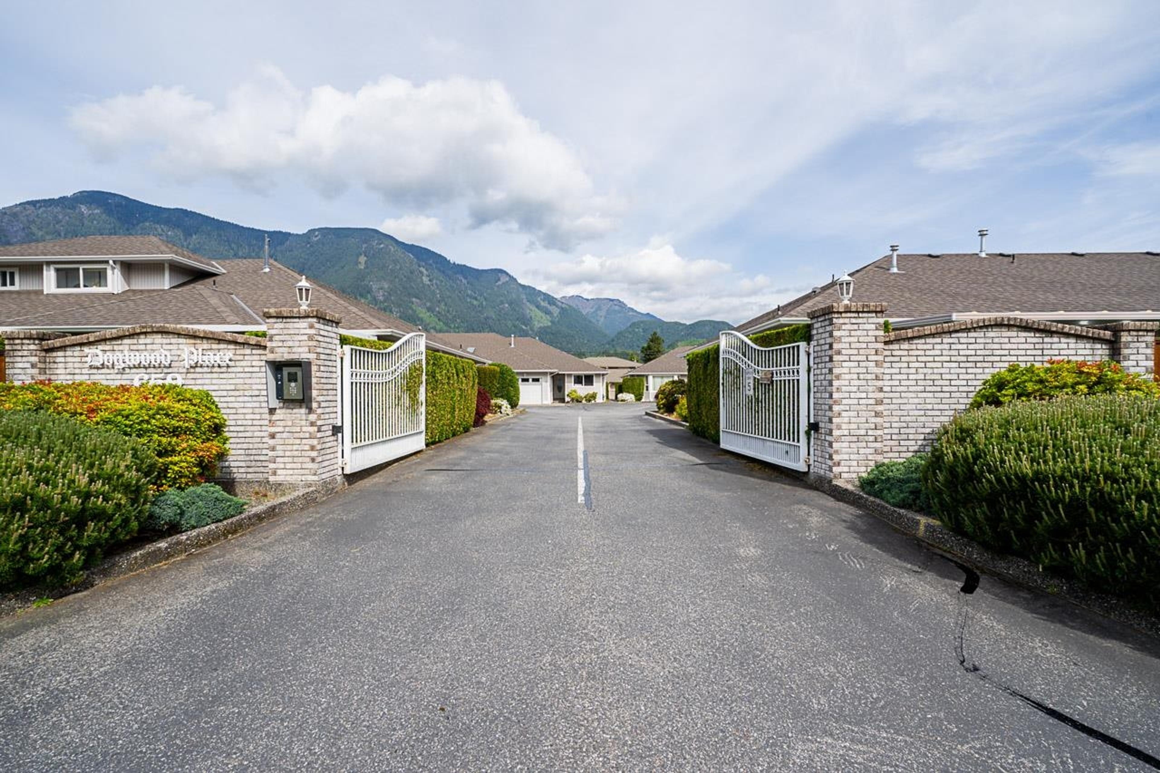 #6 659 DOUGLAS STREET - 26