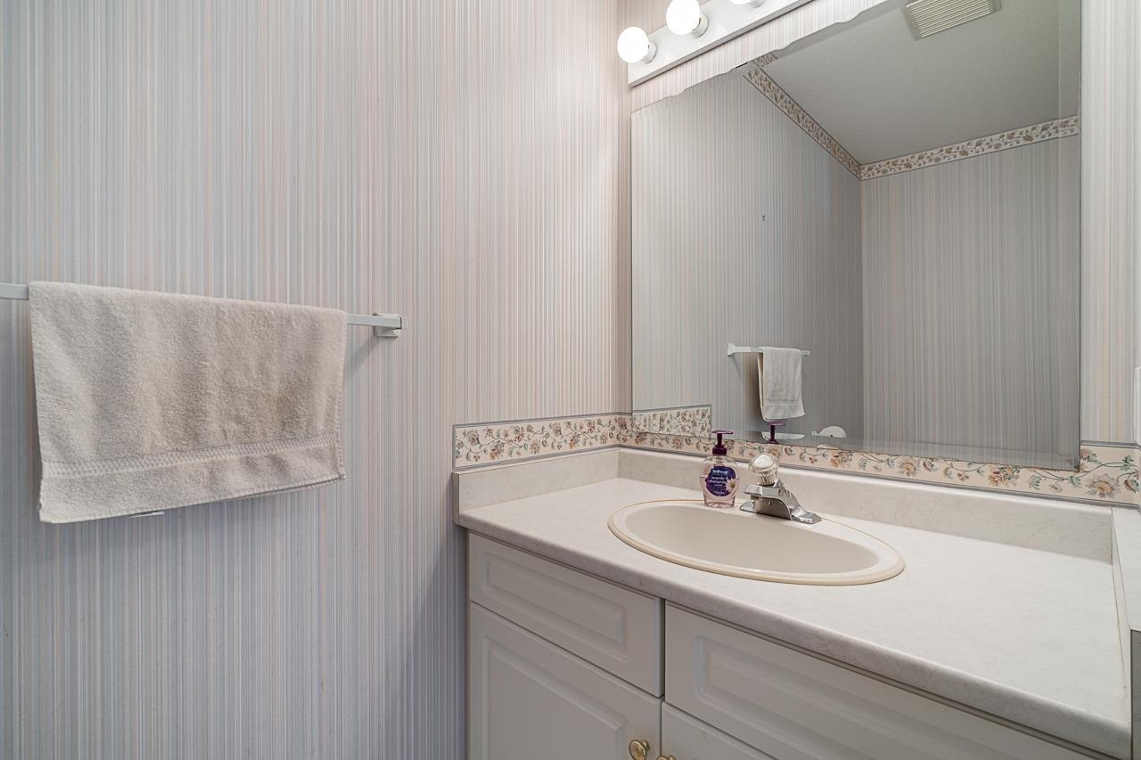 #6 659 DOUGLAS STREET - 22