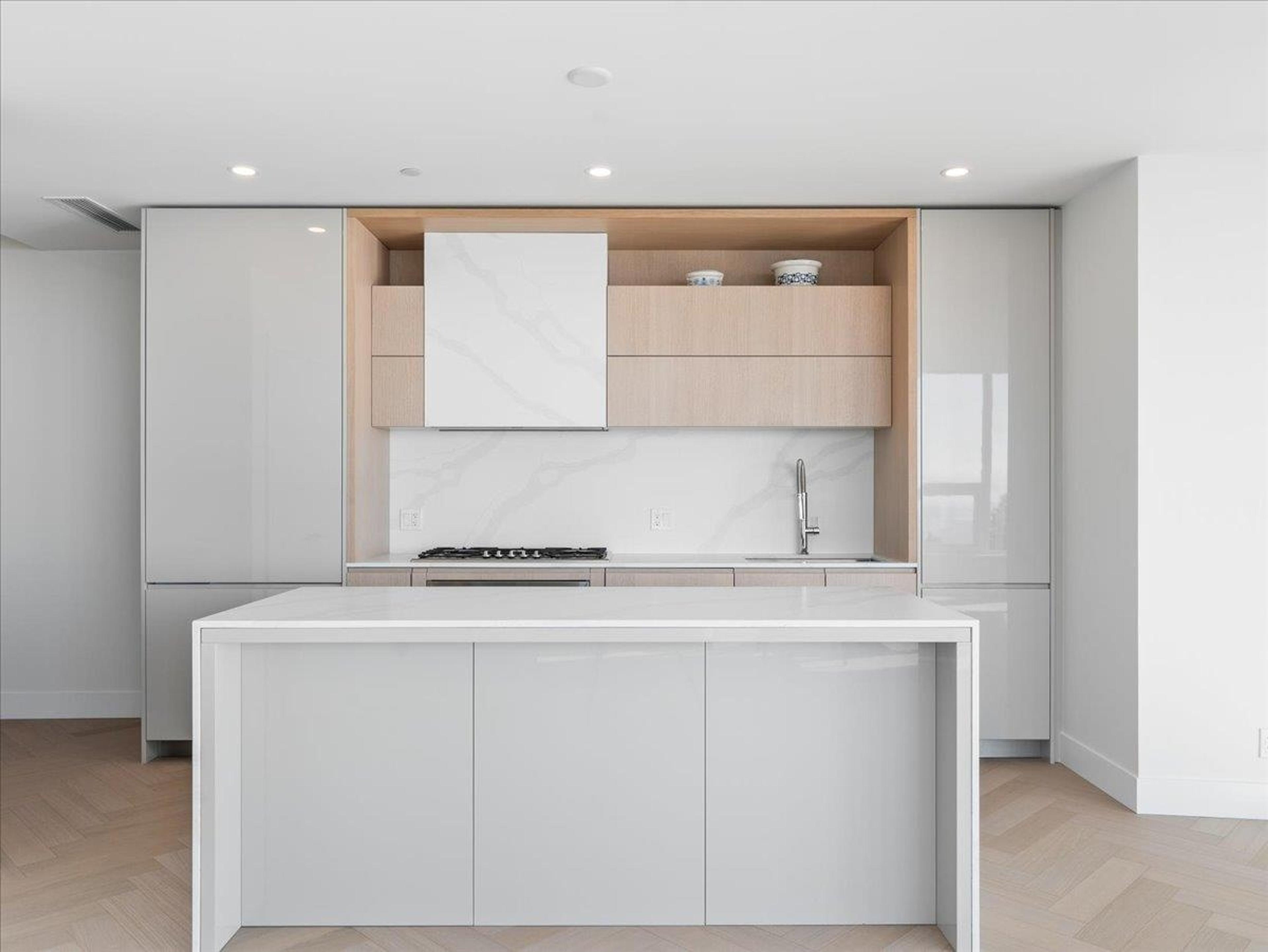 #705 1342 JOHNSTON ROAD - 7