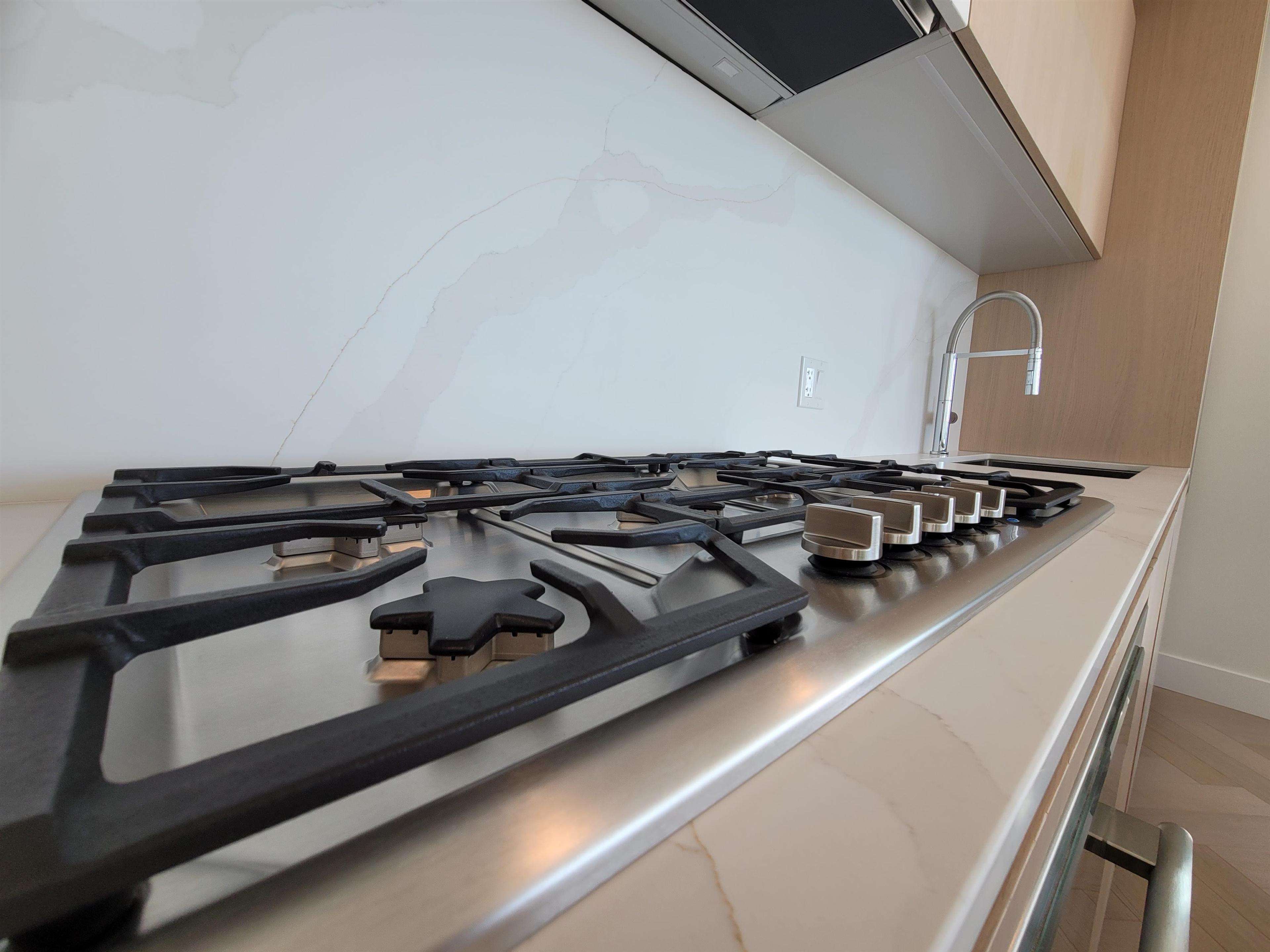 #705 1342 JOHNSTON ROAD - 10