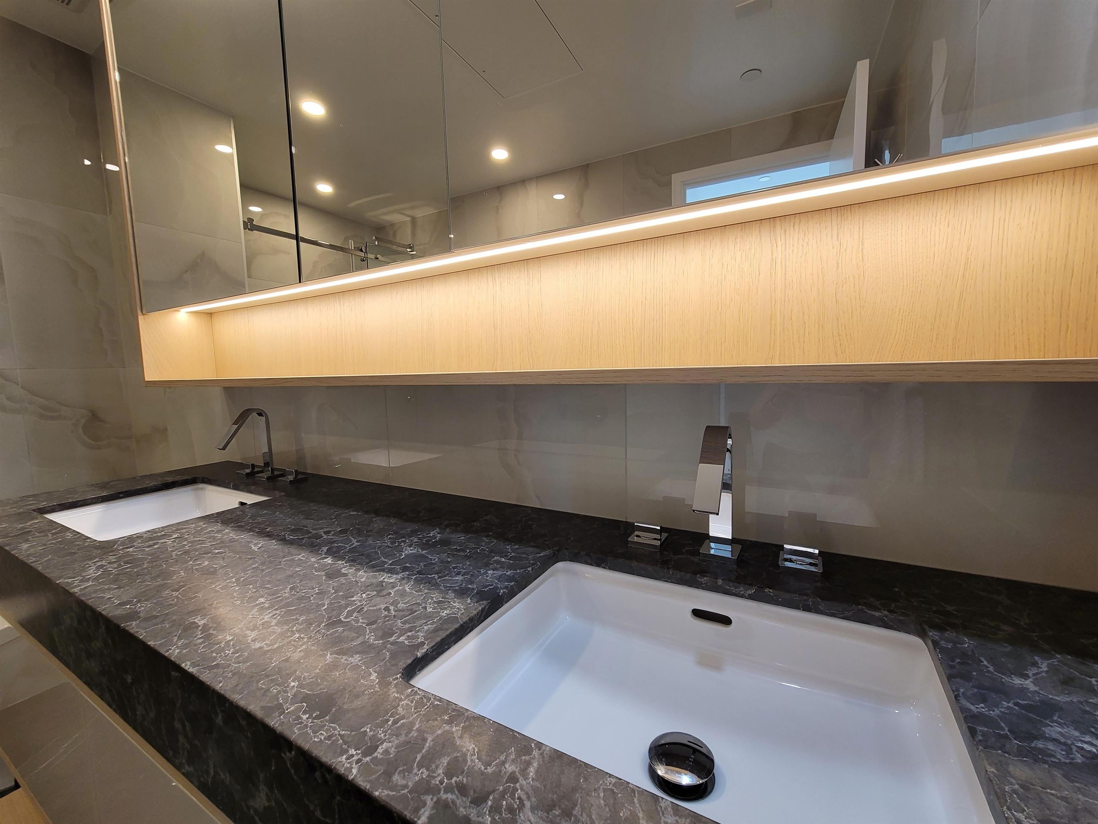 #705 1342 JOHNSTON ROAD - 18