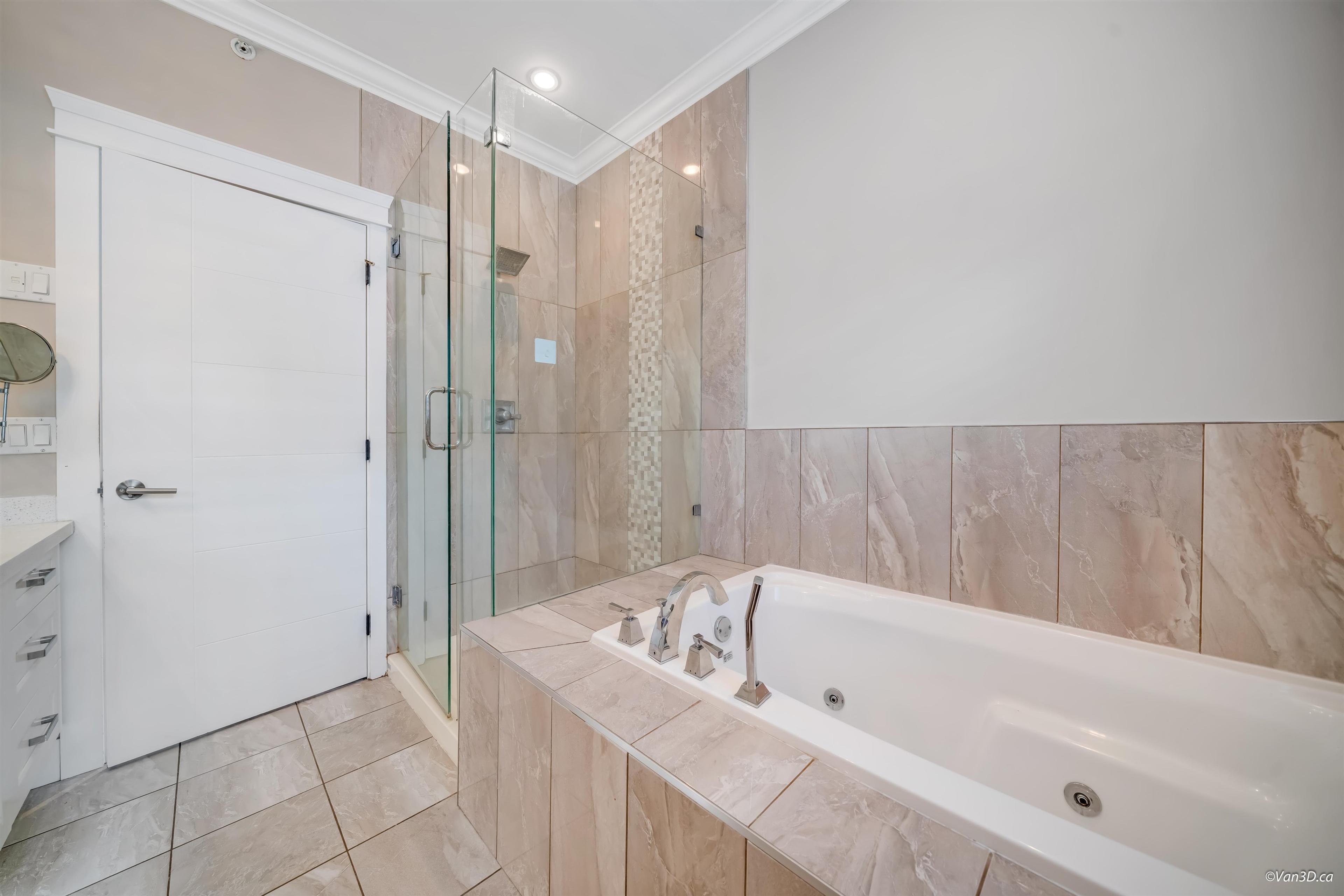 #3 1426 FINLAY STREET - 24