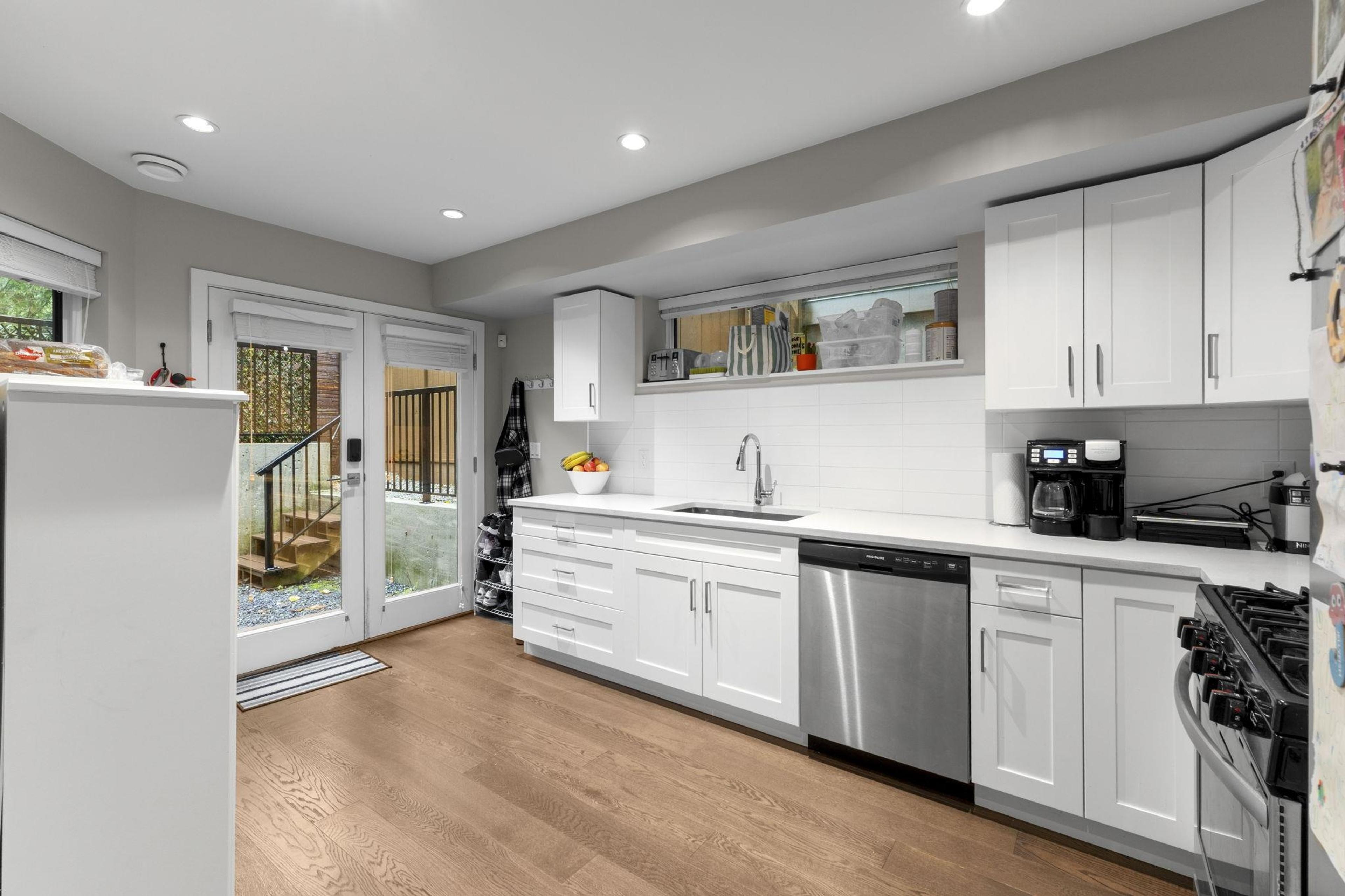 #22 3295 SUNNYSIDE ROAD - 27