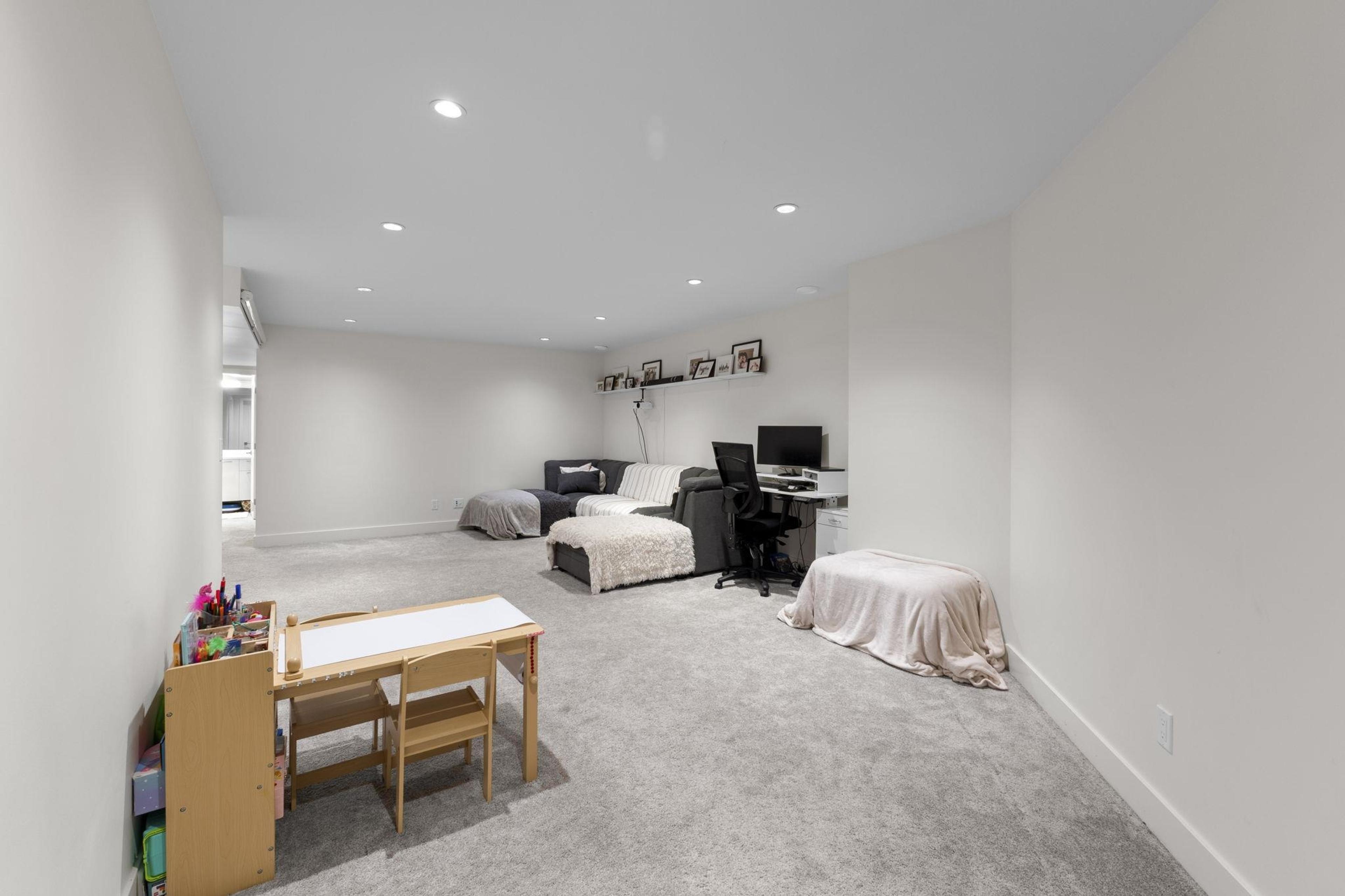 #22 3295 SUNNYSIDE ROAD - 26