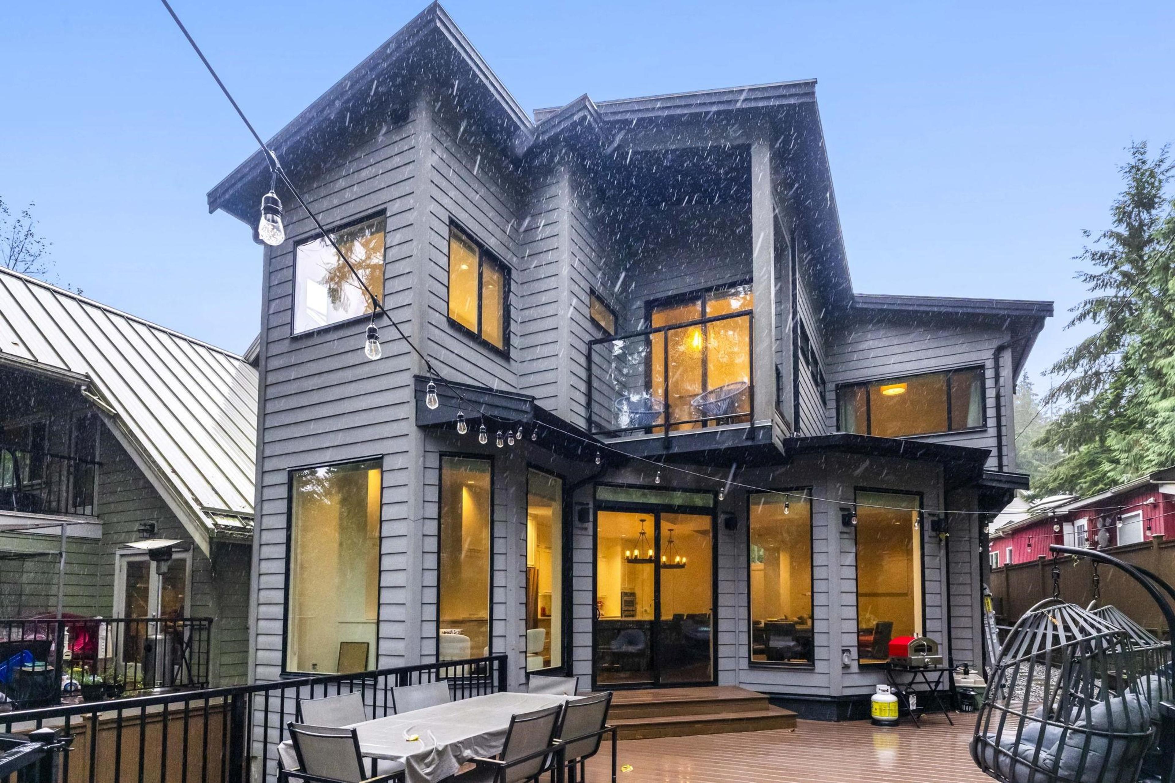 #22 3295 SUNNYSIDE ROAD - 36