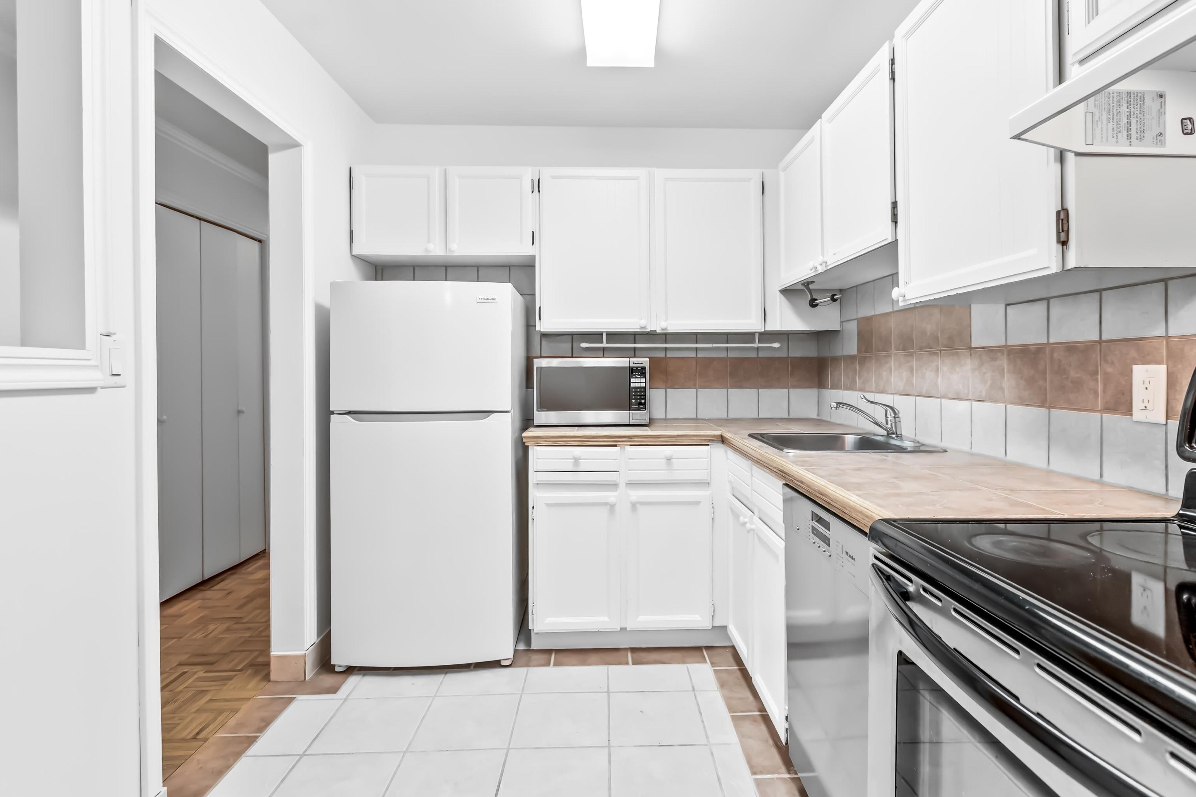 #107 1555 FIR STREET - 4