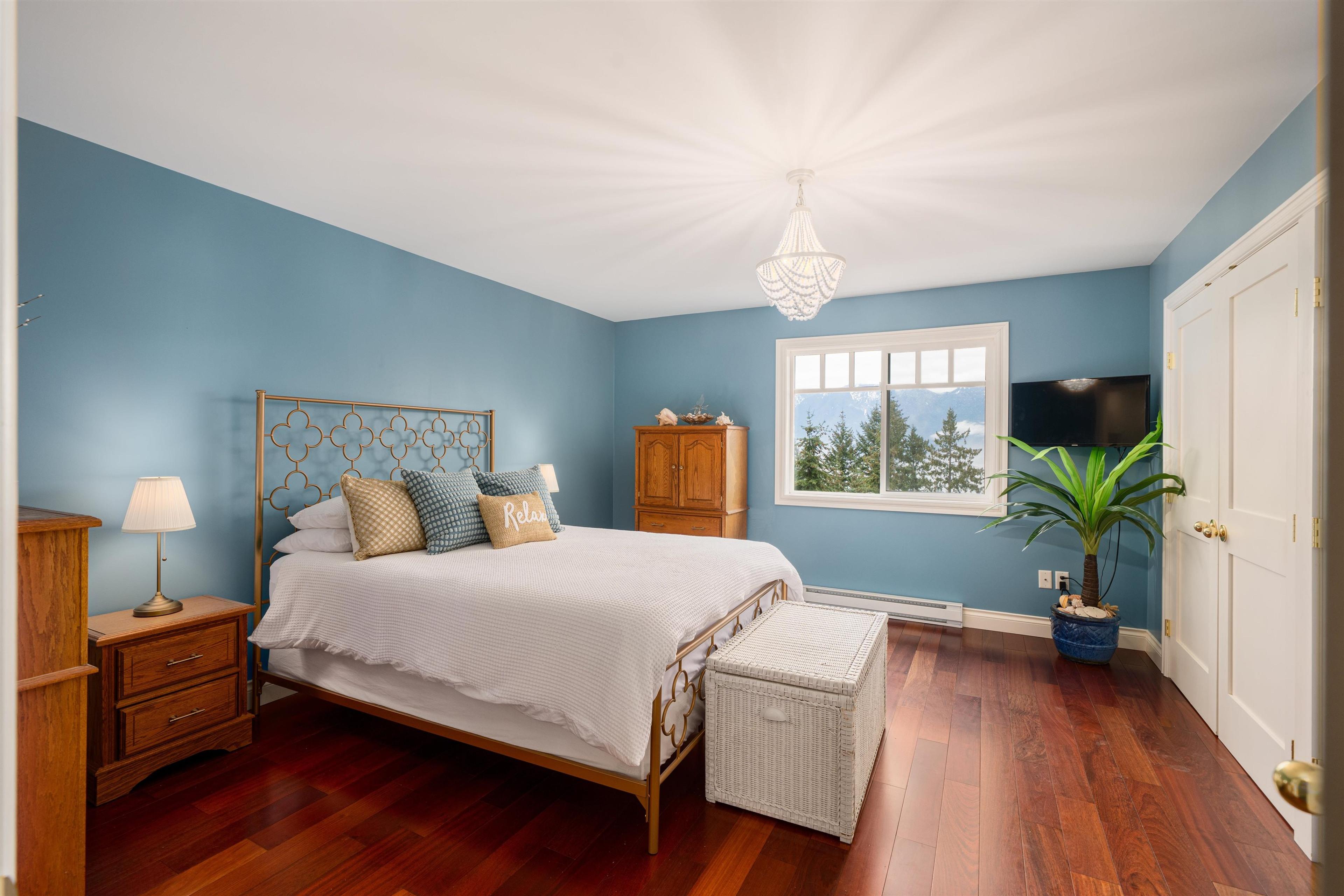 947 VILLAGE DRIVE - 13