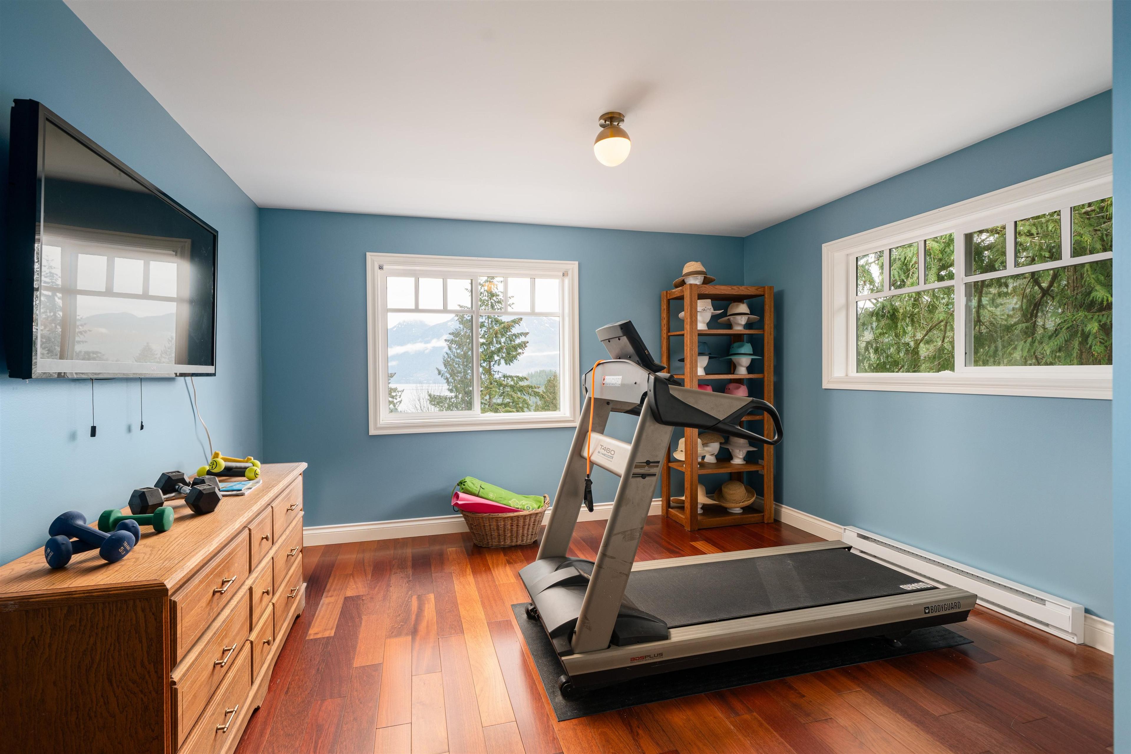 947 VILLAGE DRIVE - 16