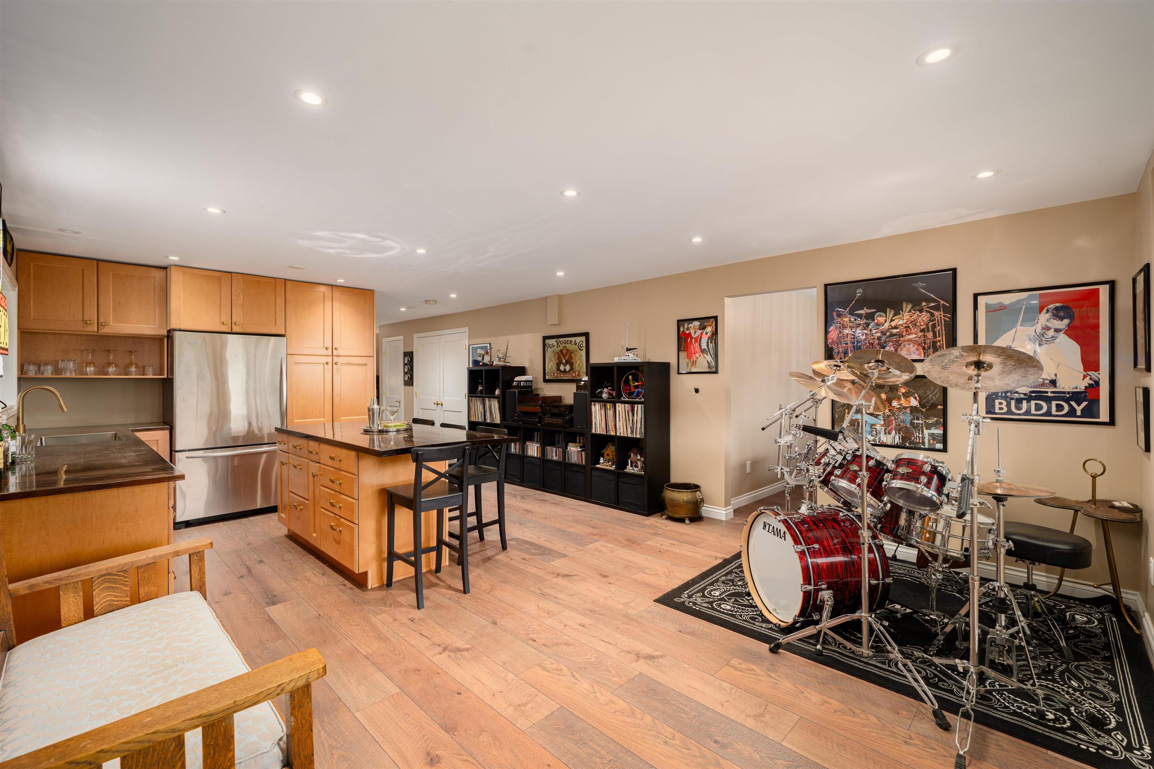 947 VILLAGE DRIVE - 22