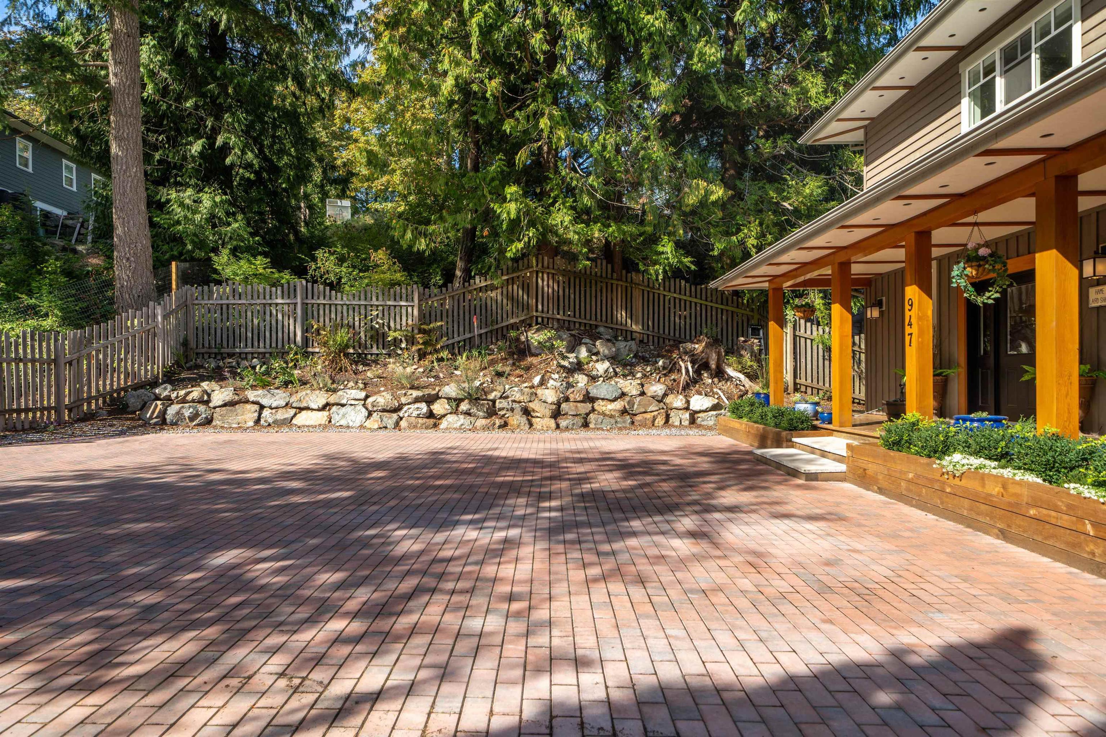 947 VILLAGE DRIVE - 36