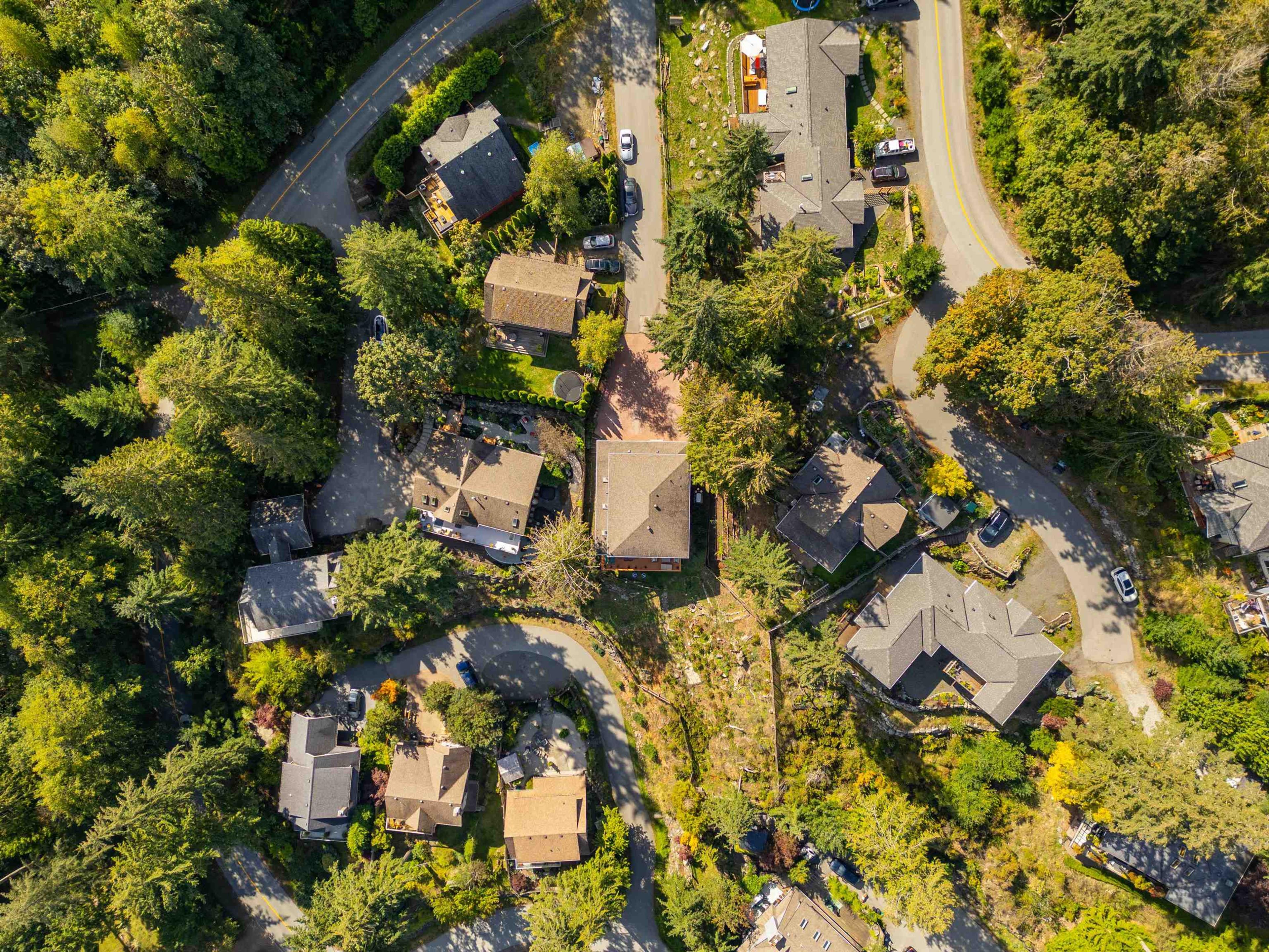 947 VILLAGE DRIVE - 32