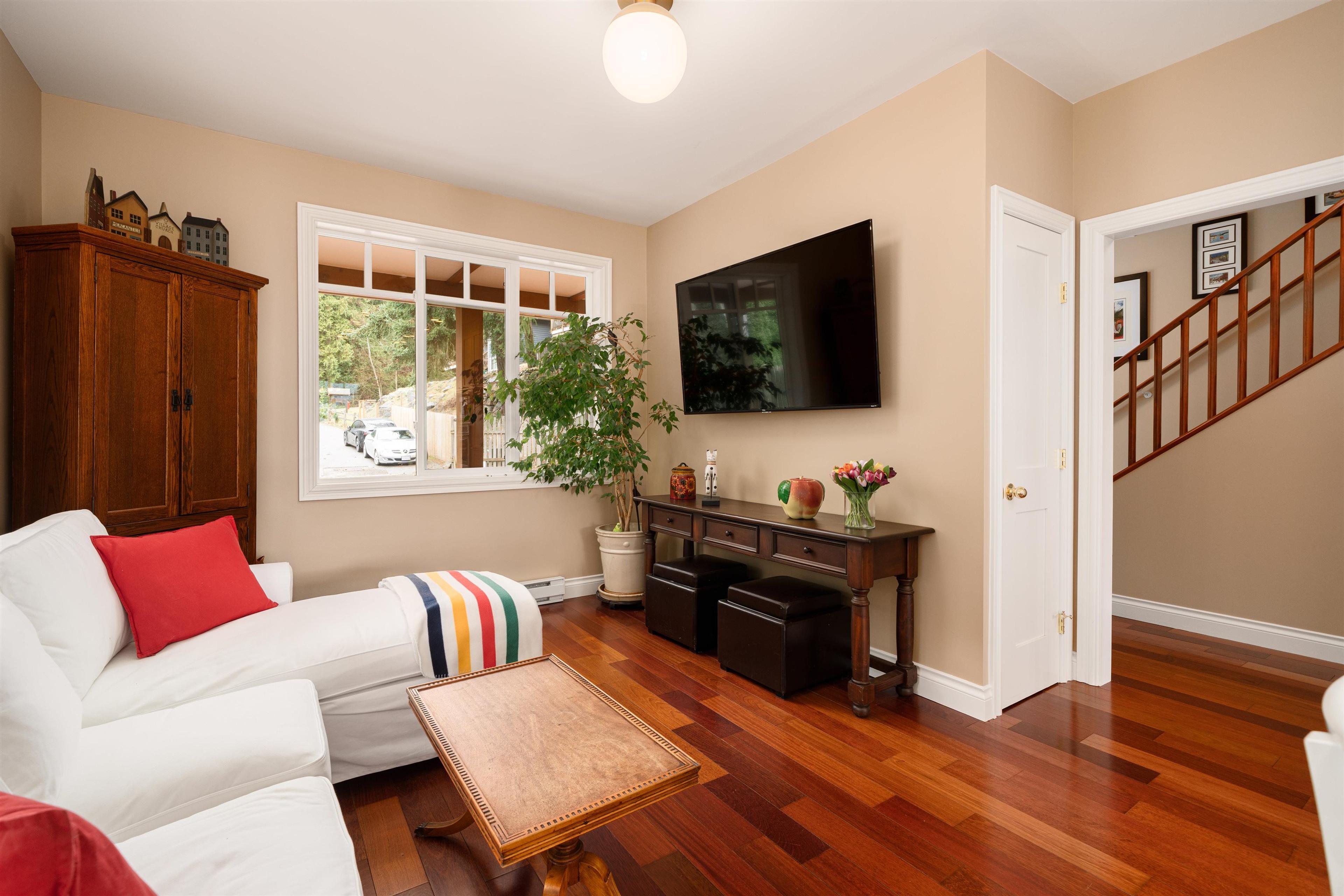 947 VILLAGE DRIVE - 9