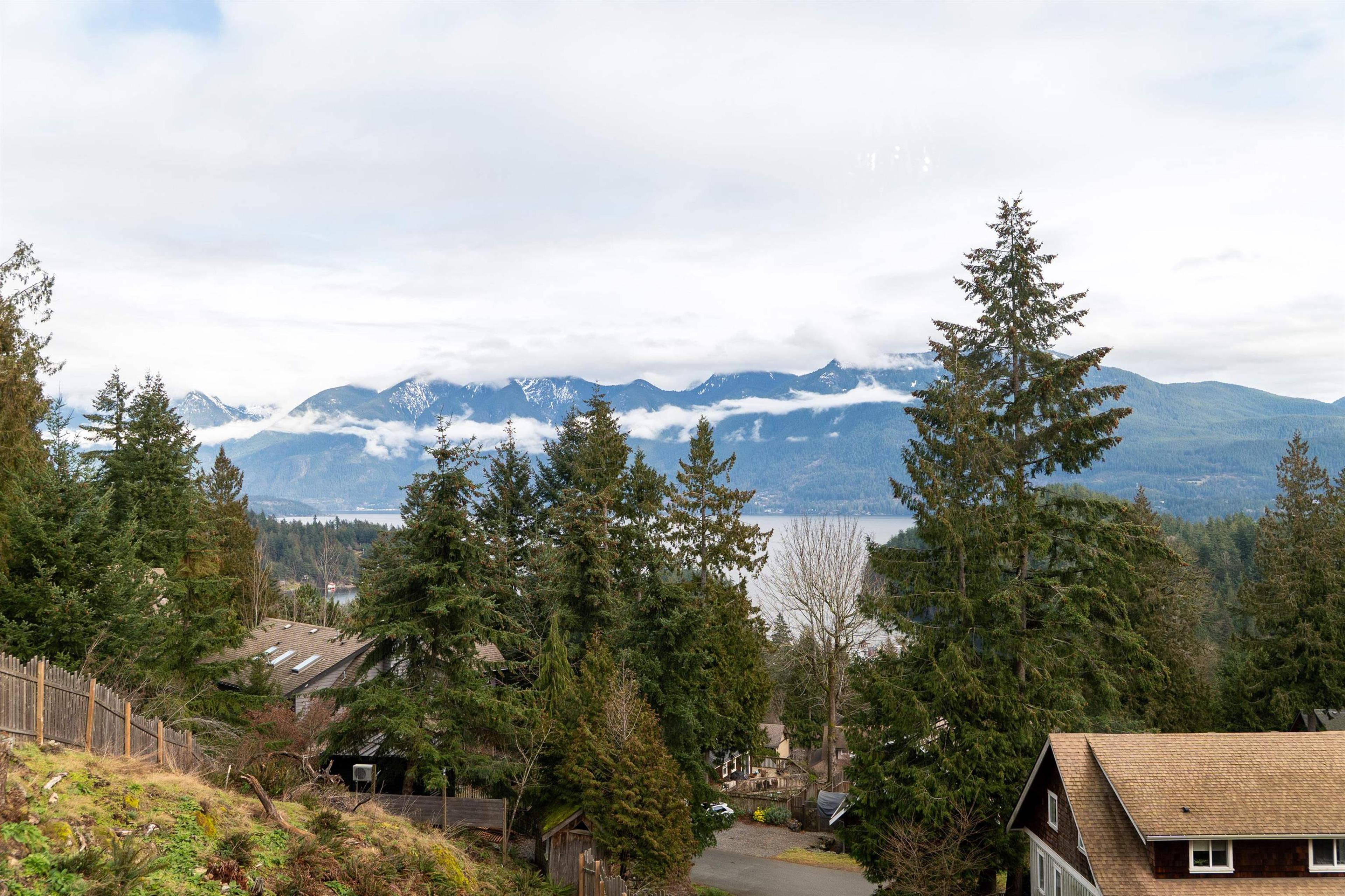 947 VILLAGE DRIVE - 34