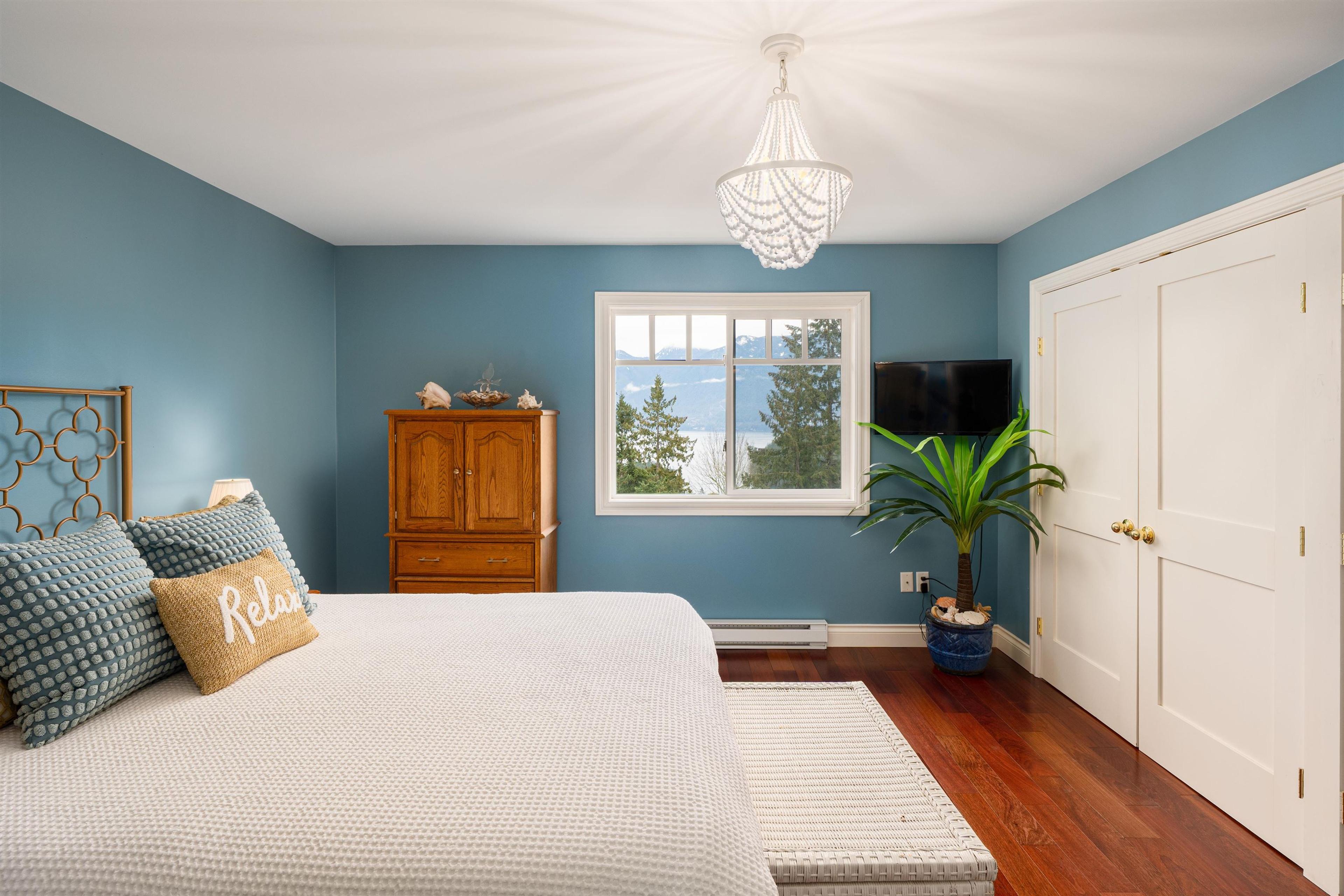 947 VILLAGE DRIVE - 14