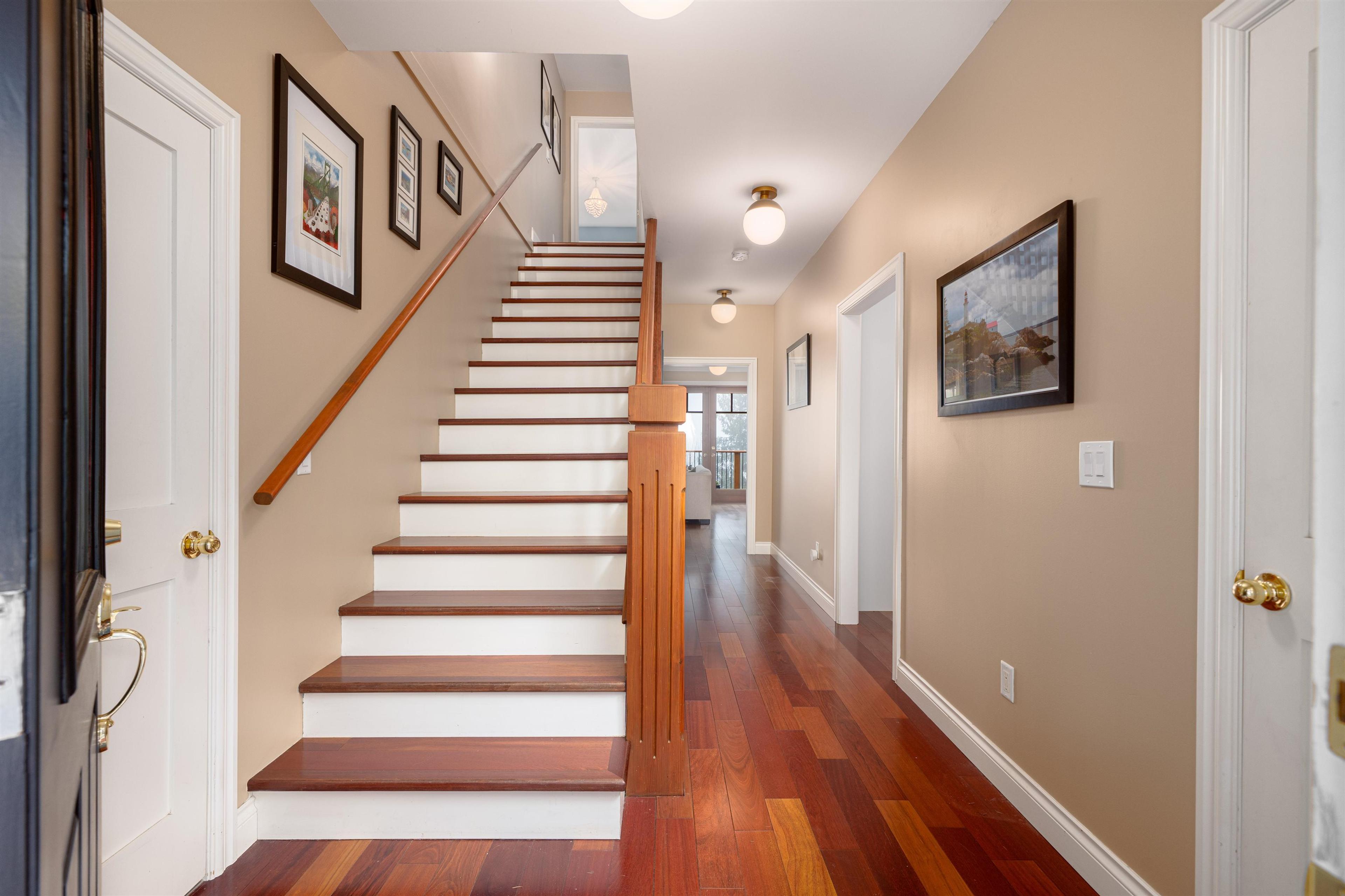 947 VILLAGE DRIVE - 11