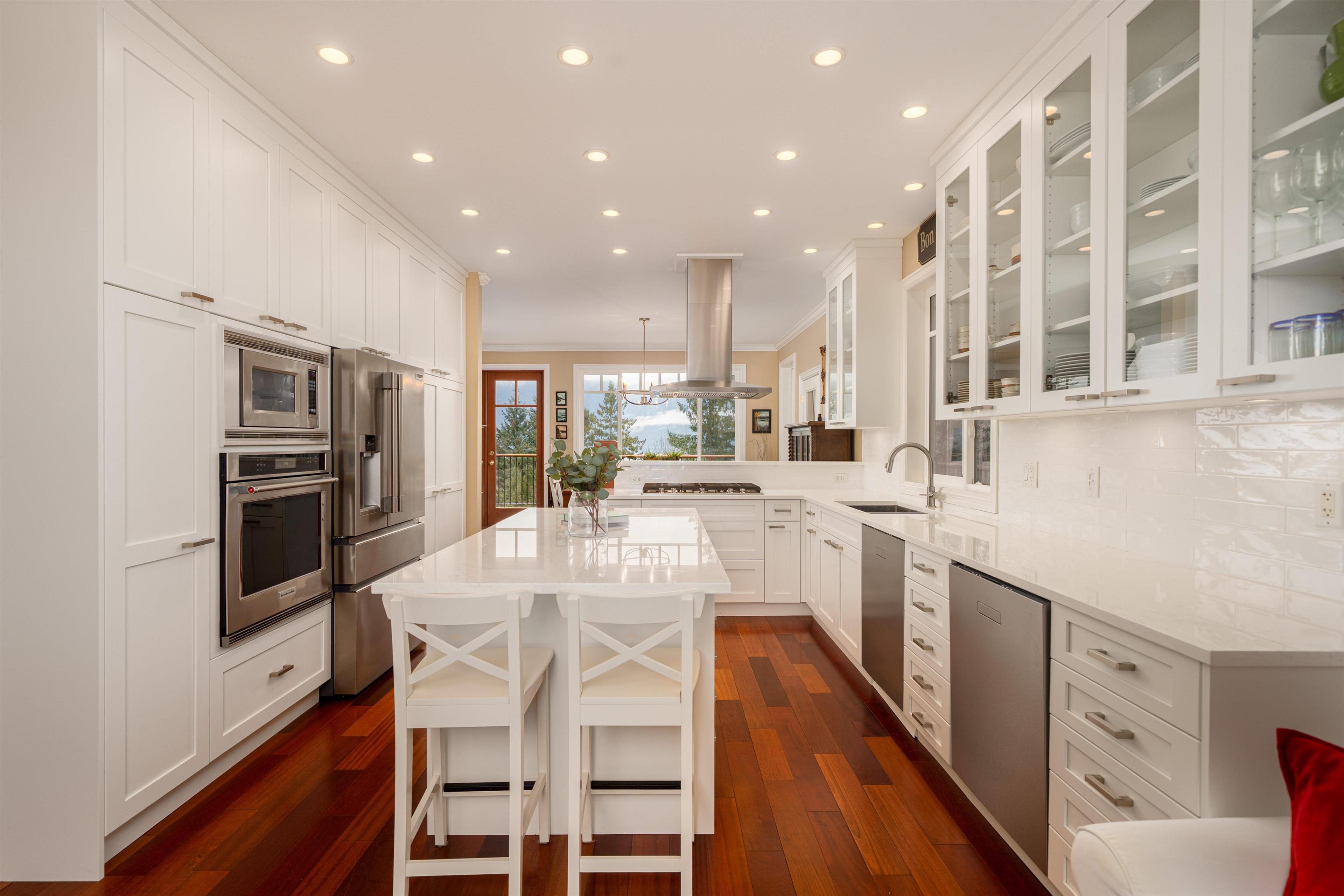 947 VILLAGE DRIVE - 8