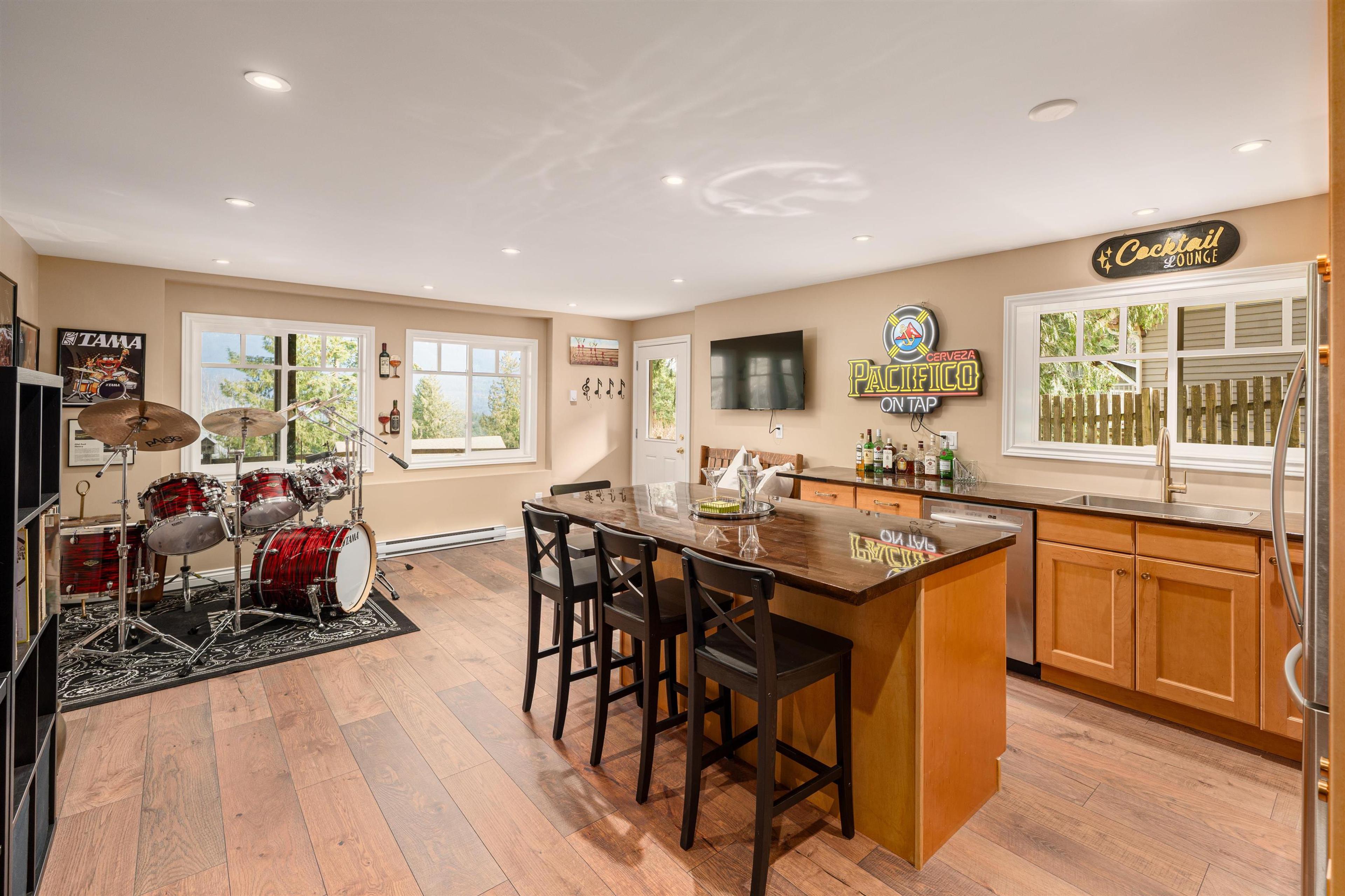 947 VILLAGE DRIVE - 21