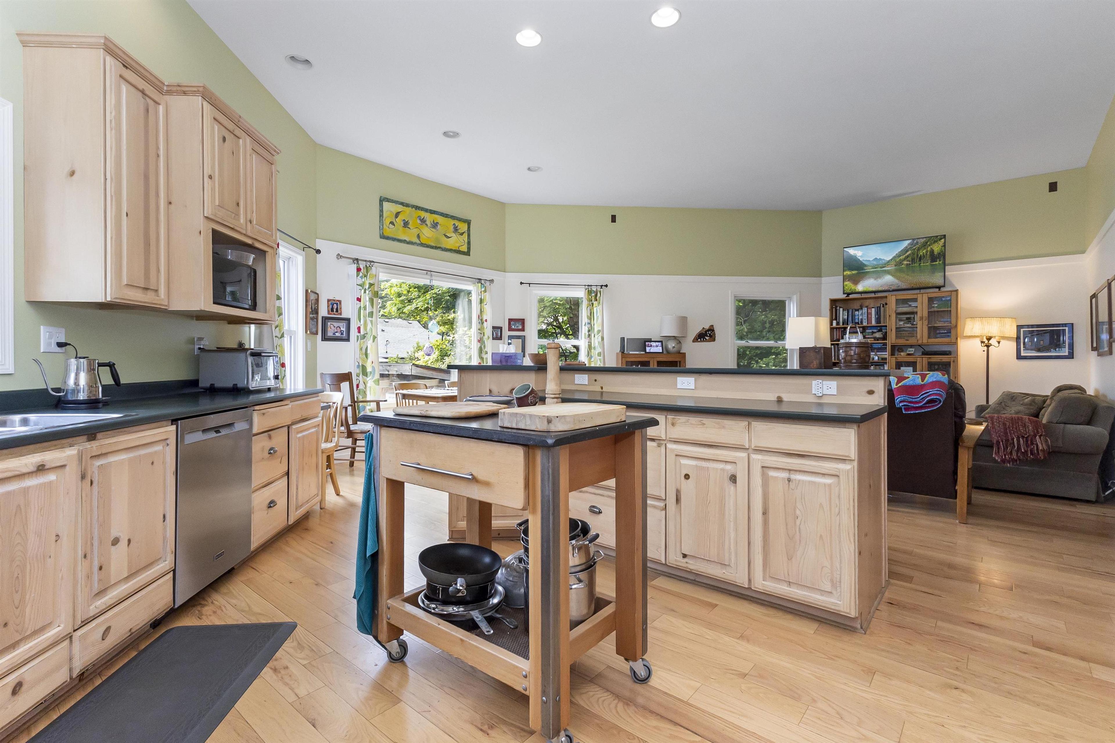 690 FRASER AVENUE - 7