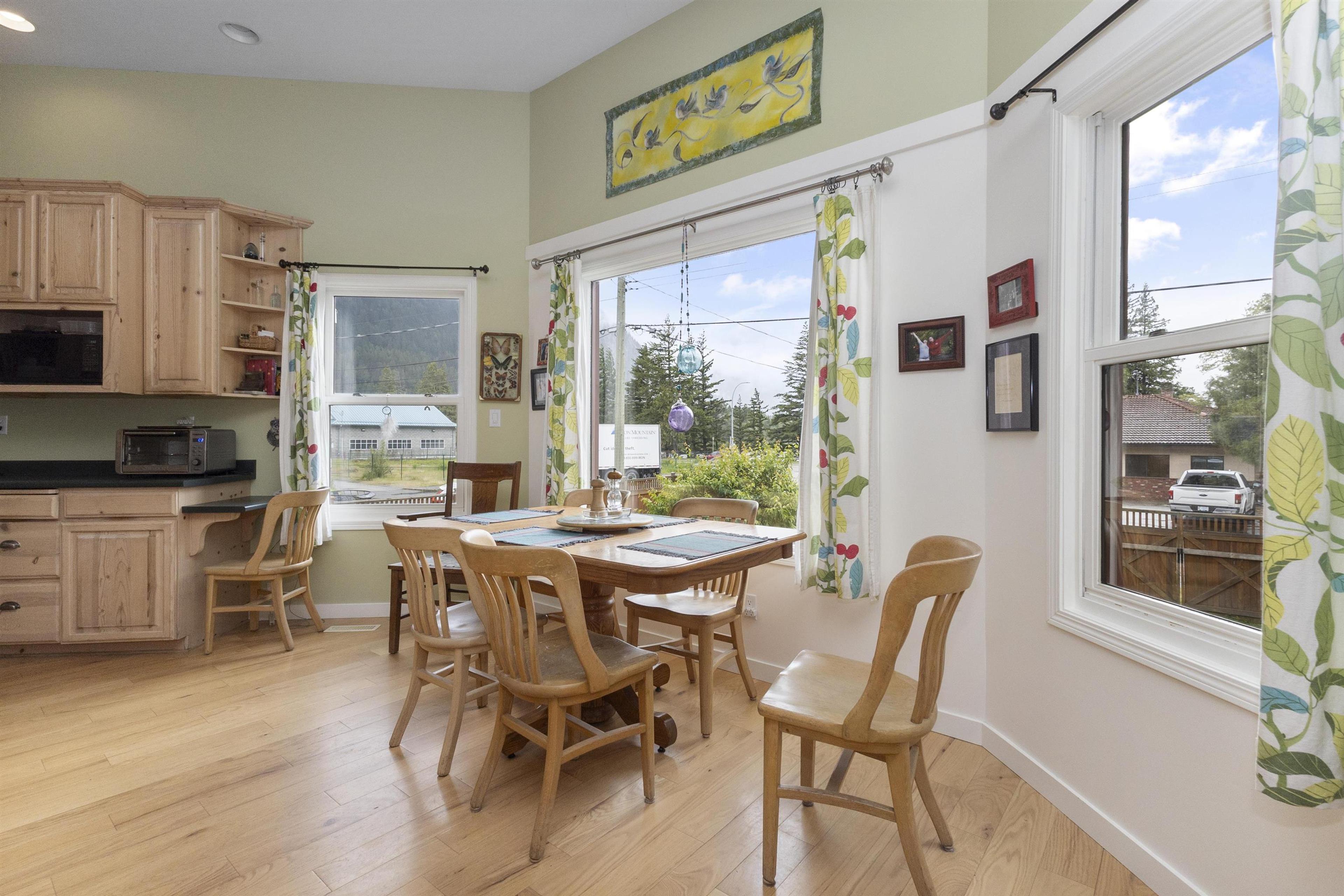 690 FRASER AVENUE - 9