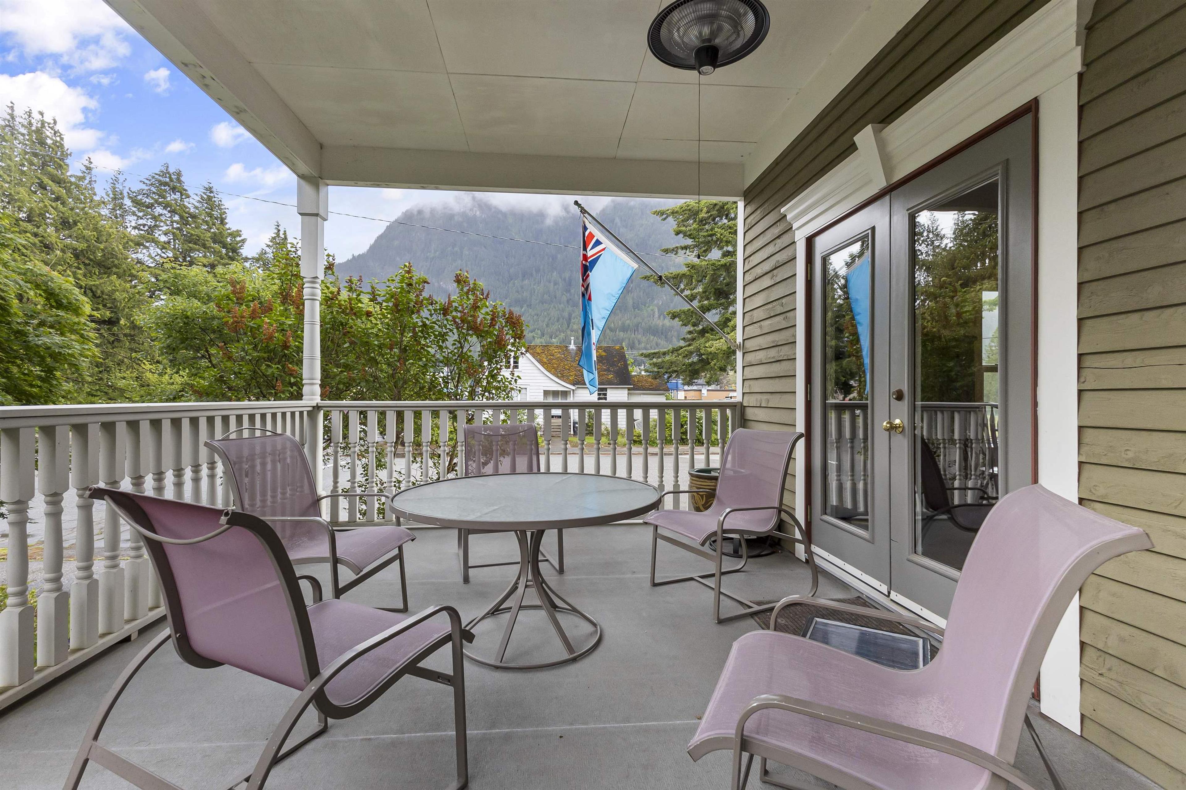 690 FRASER AVENUE - 35