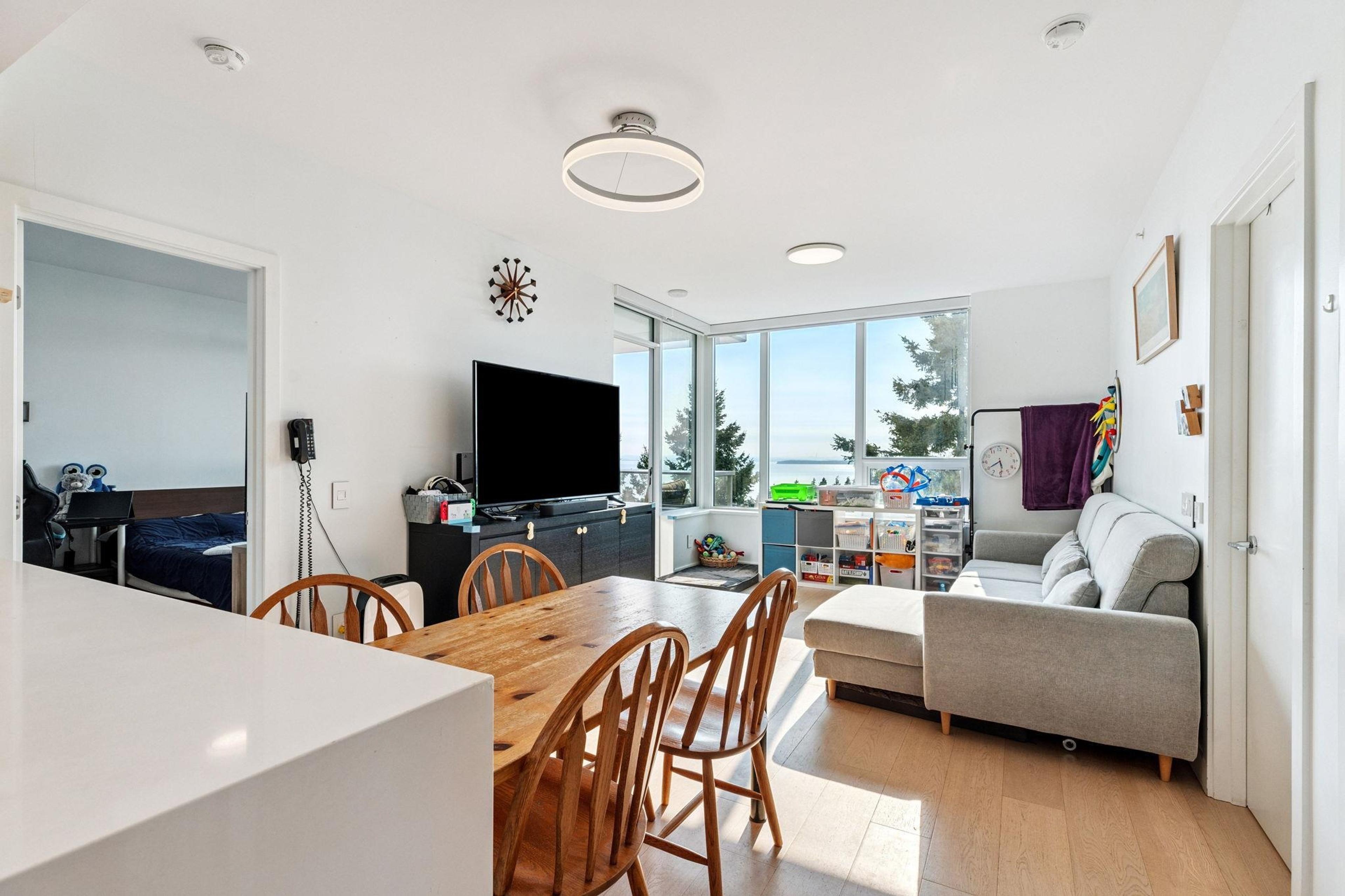 #901 15165 THRIFT AVENUE - 16