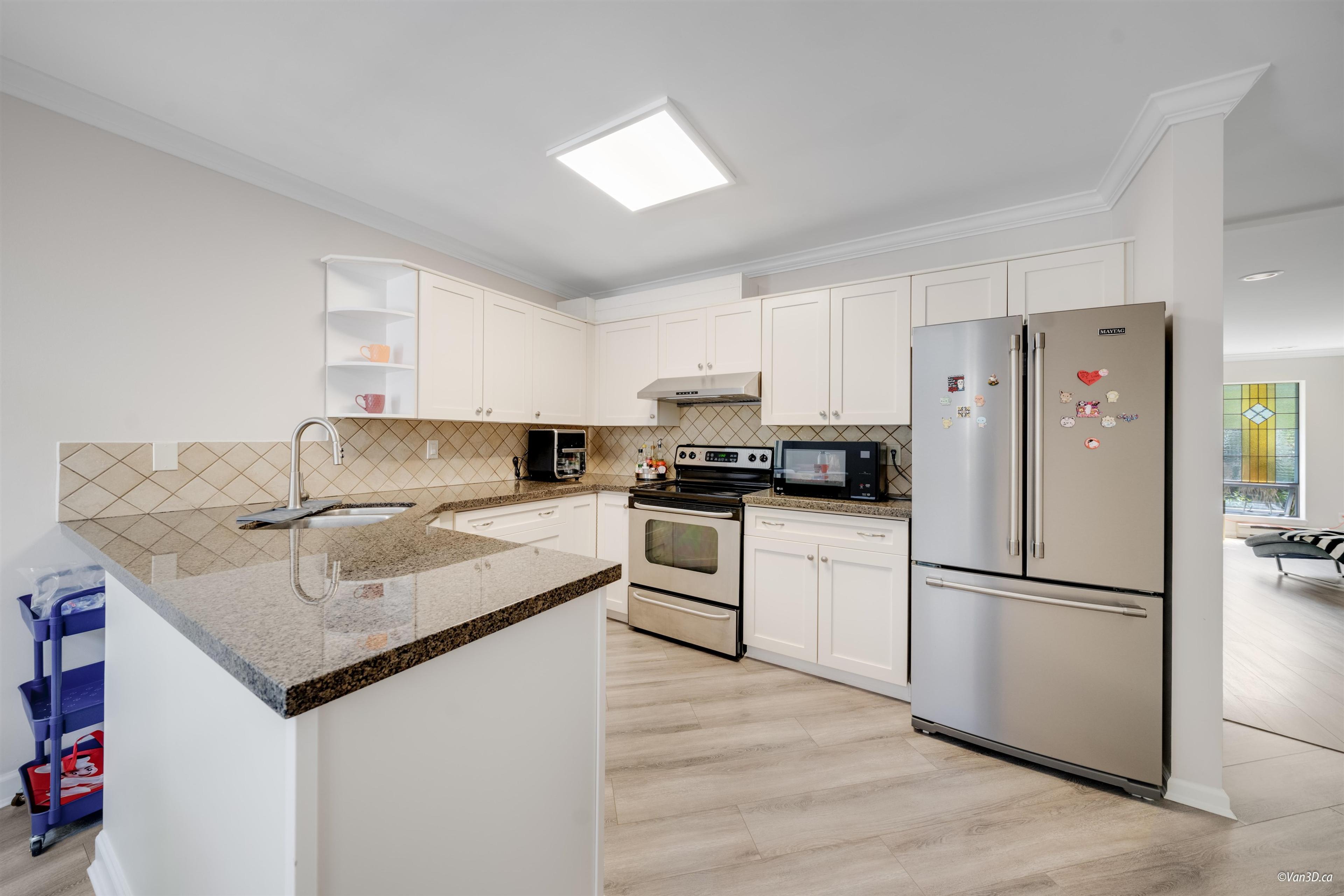 #3 1552 EVERALL STREET - 13