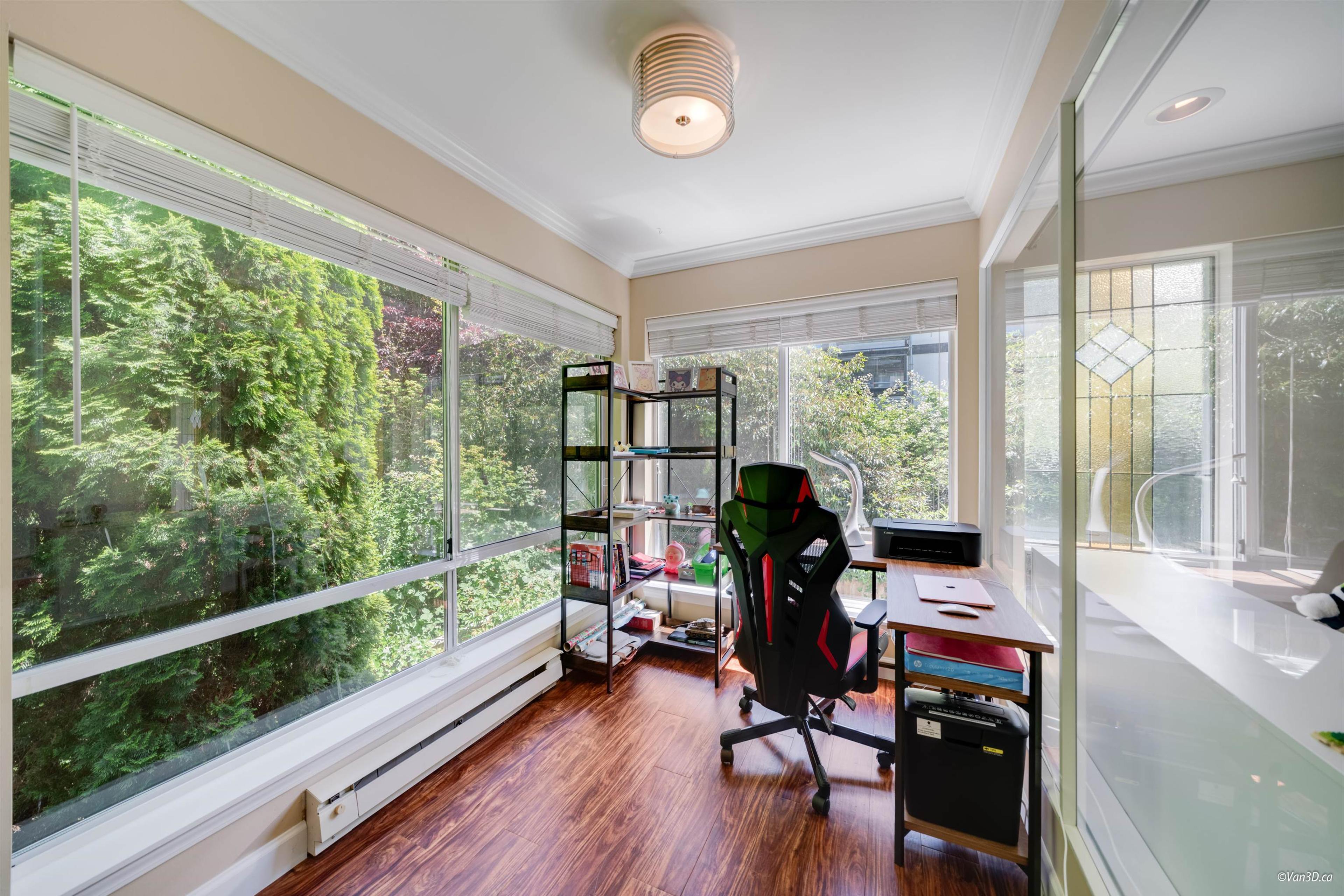 #3 1552 EVERALL STREET - 17