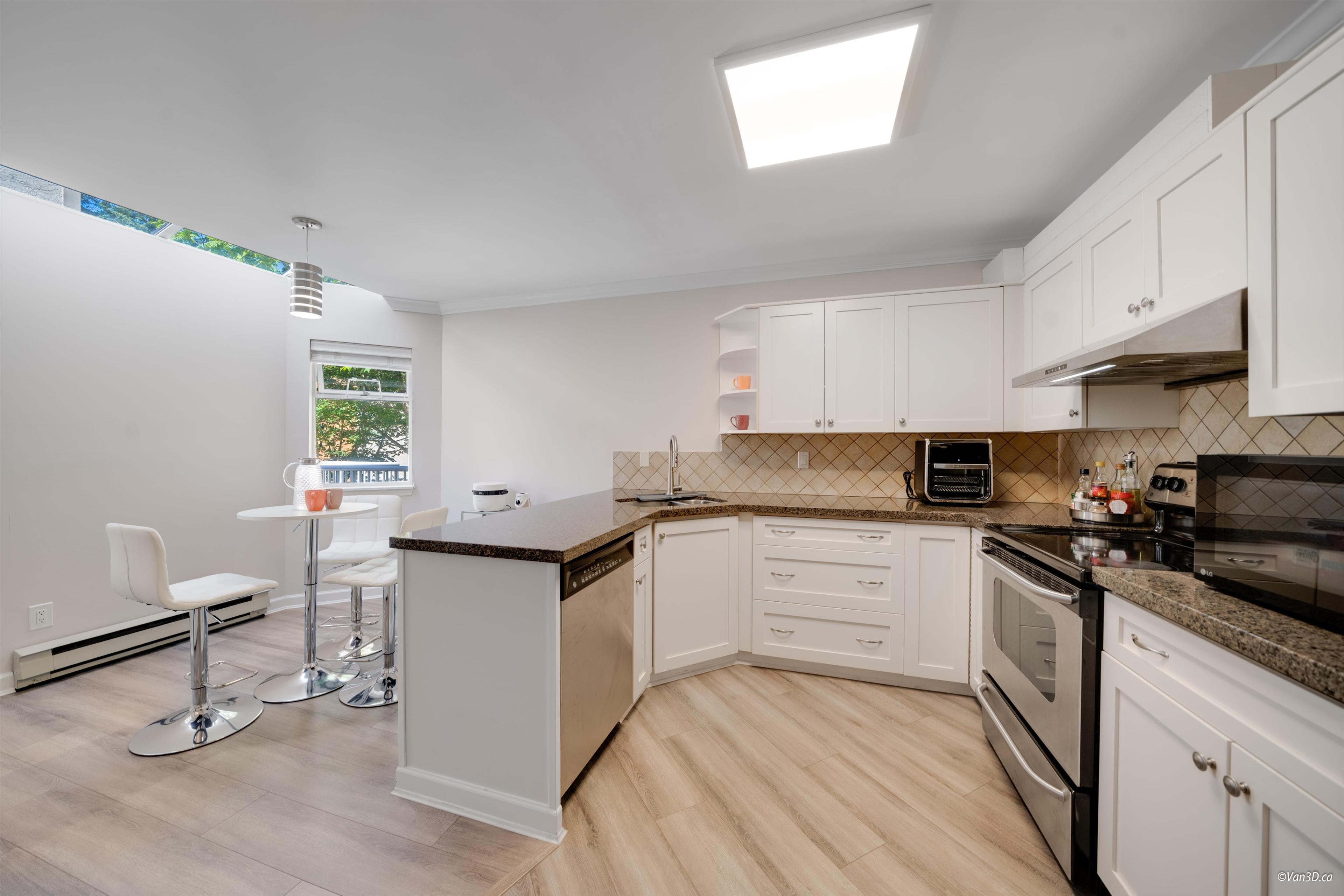 #3 1552 EVERALL STREET - 12