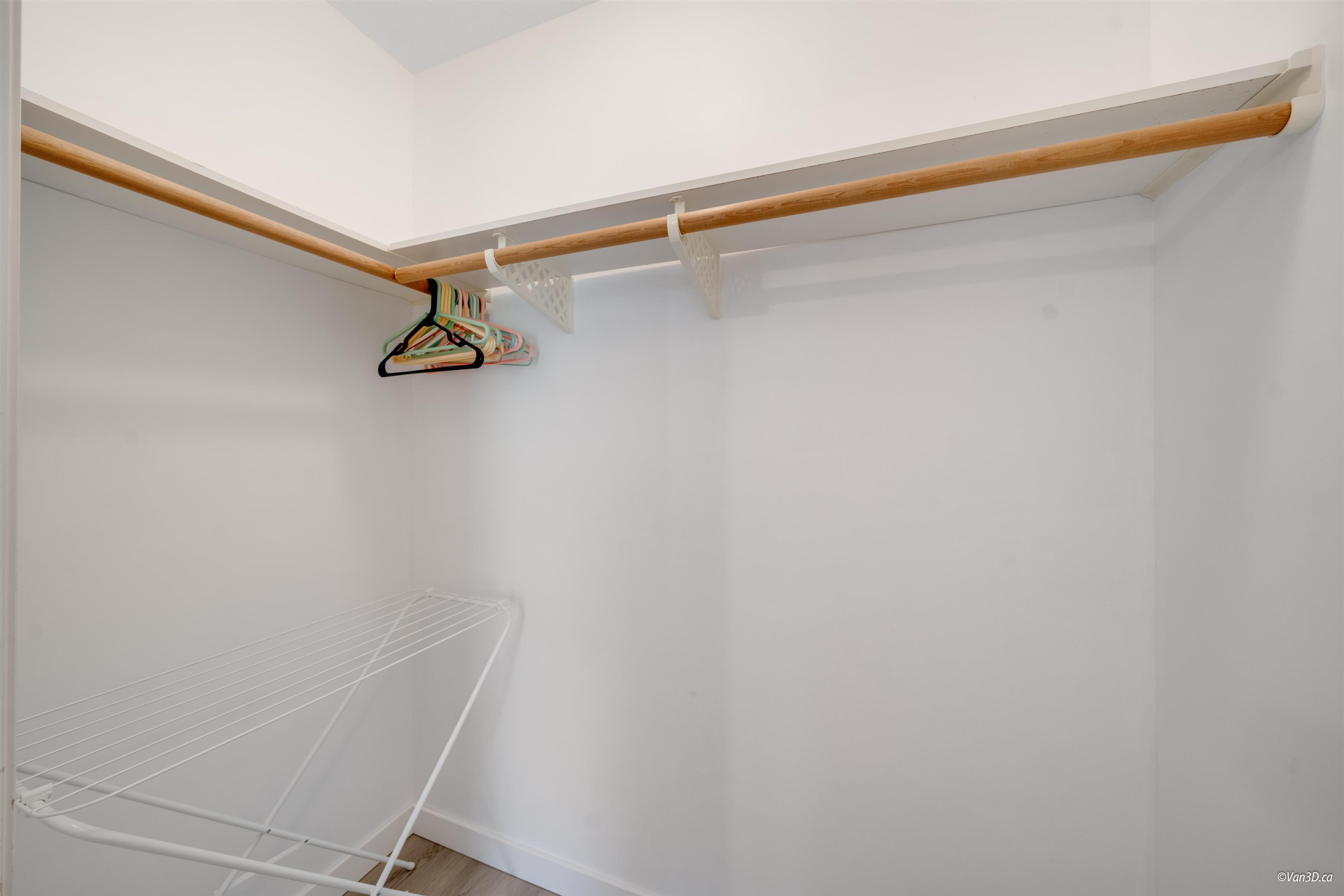 #3 1552 EVERALL STREET - 26