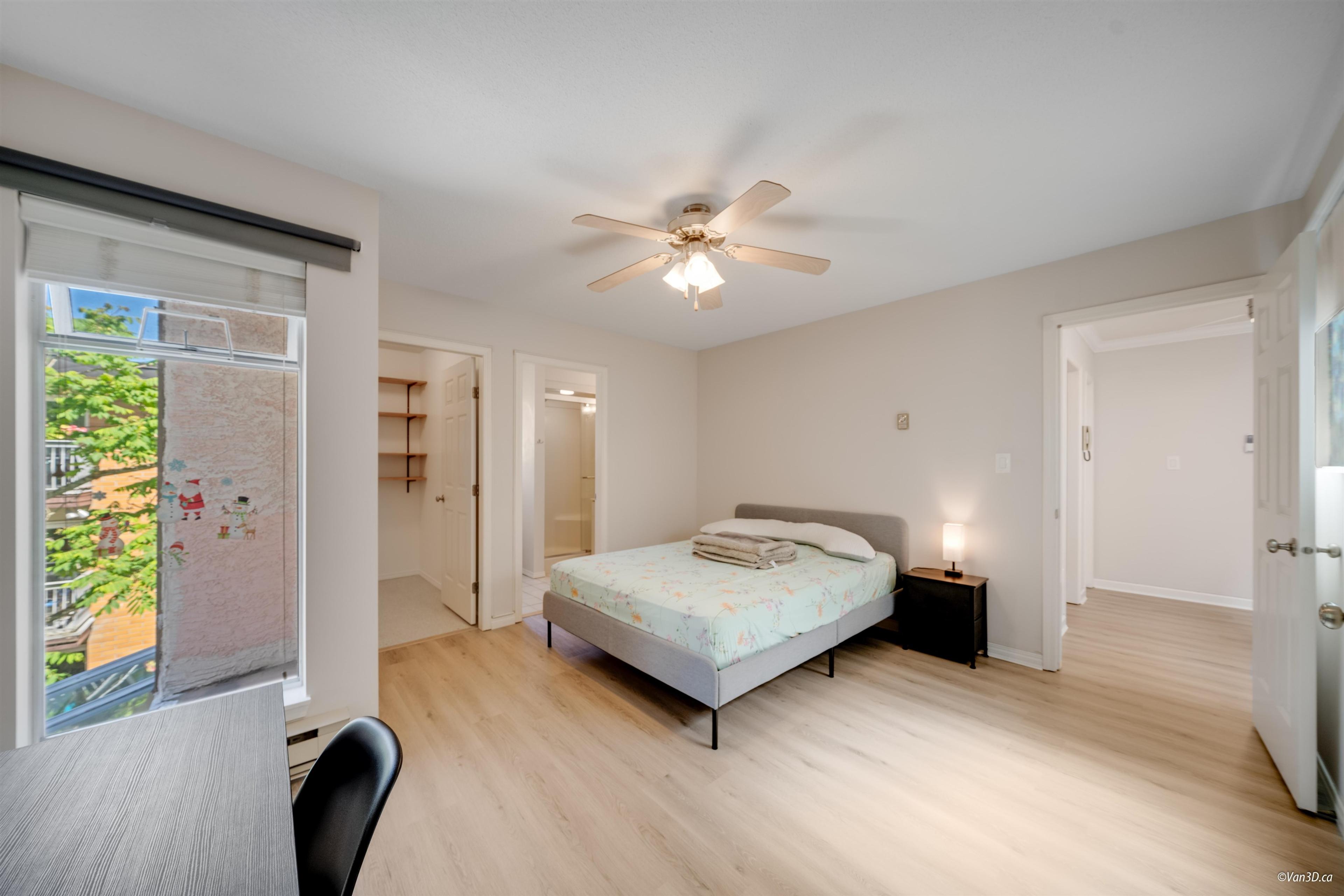 #3 1552 EVERALL STREET - 22