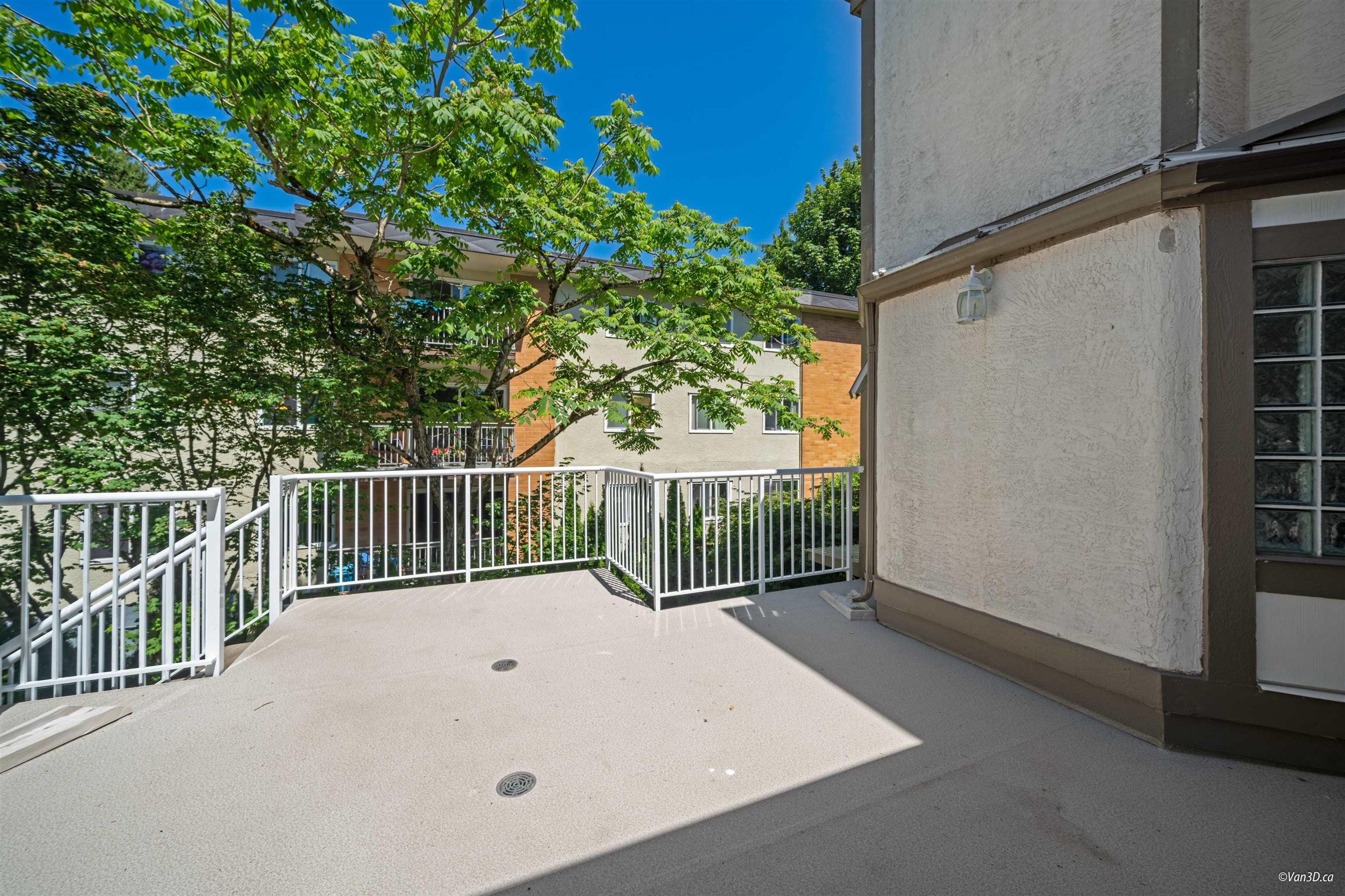 #3 1552 EVERALL STREET - Image 3