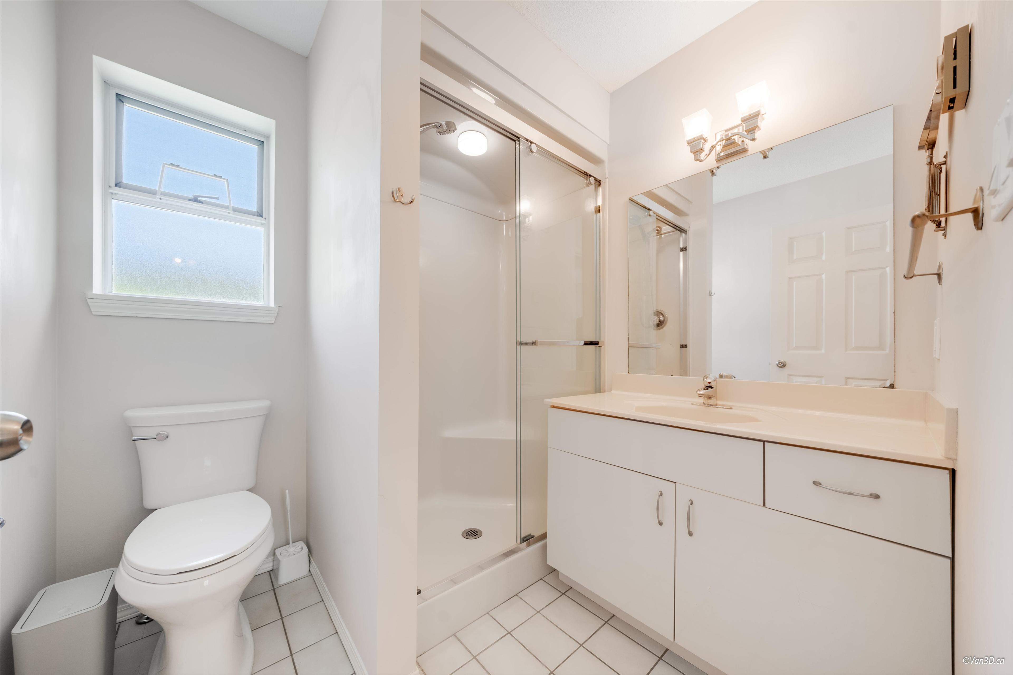 #3 1552 EVERALL STREET - 28