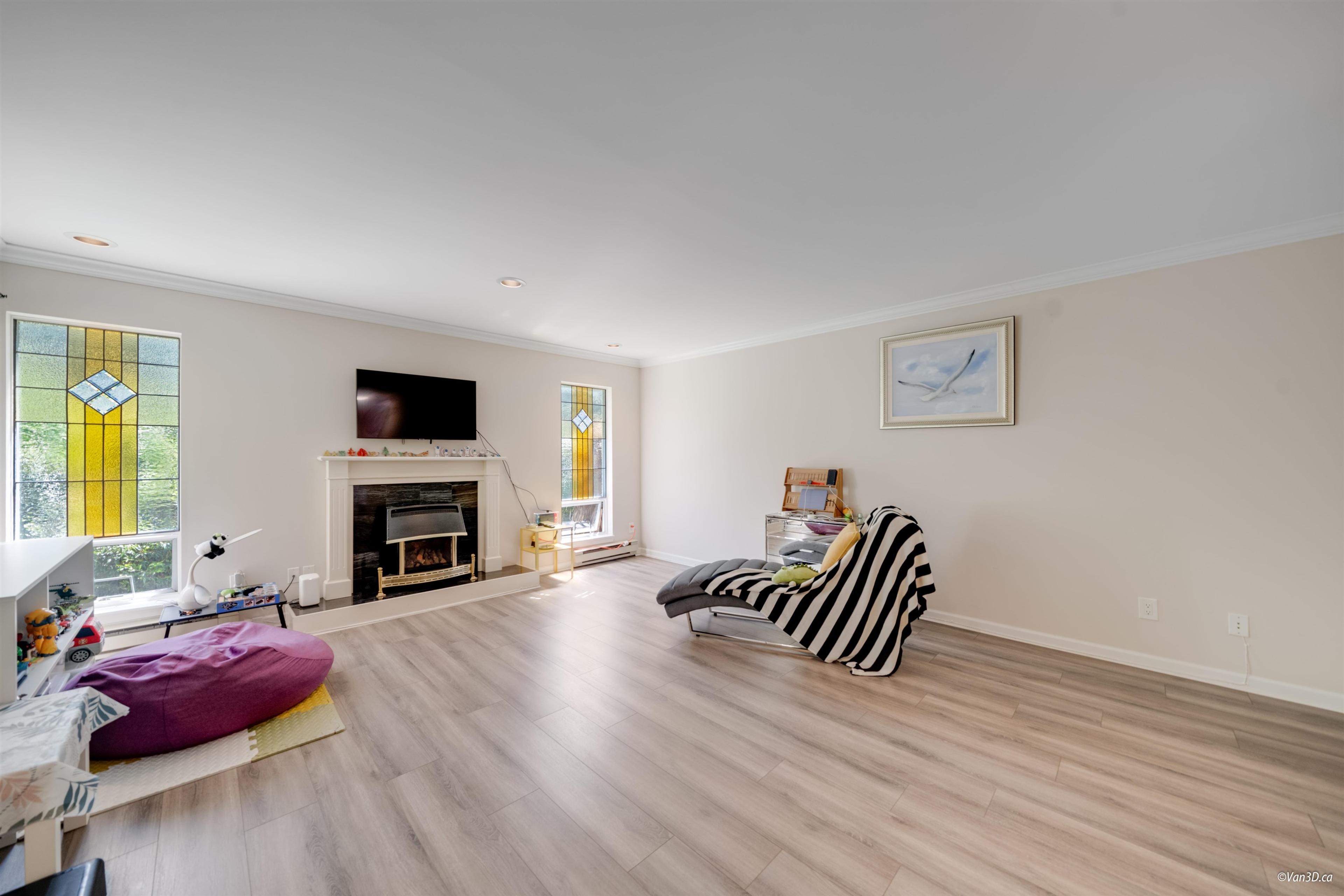 #3 1552 EVERALL STREET - 5