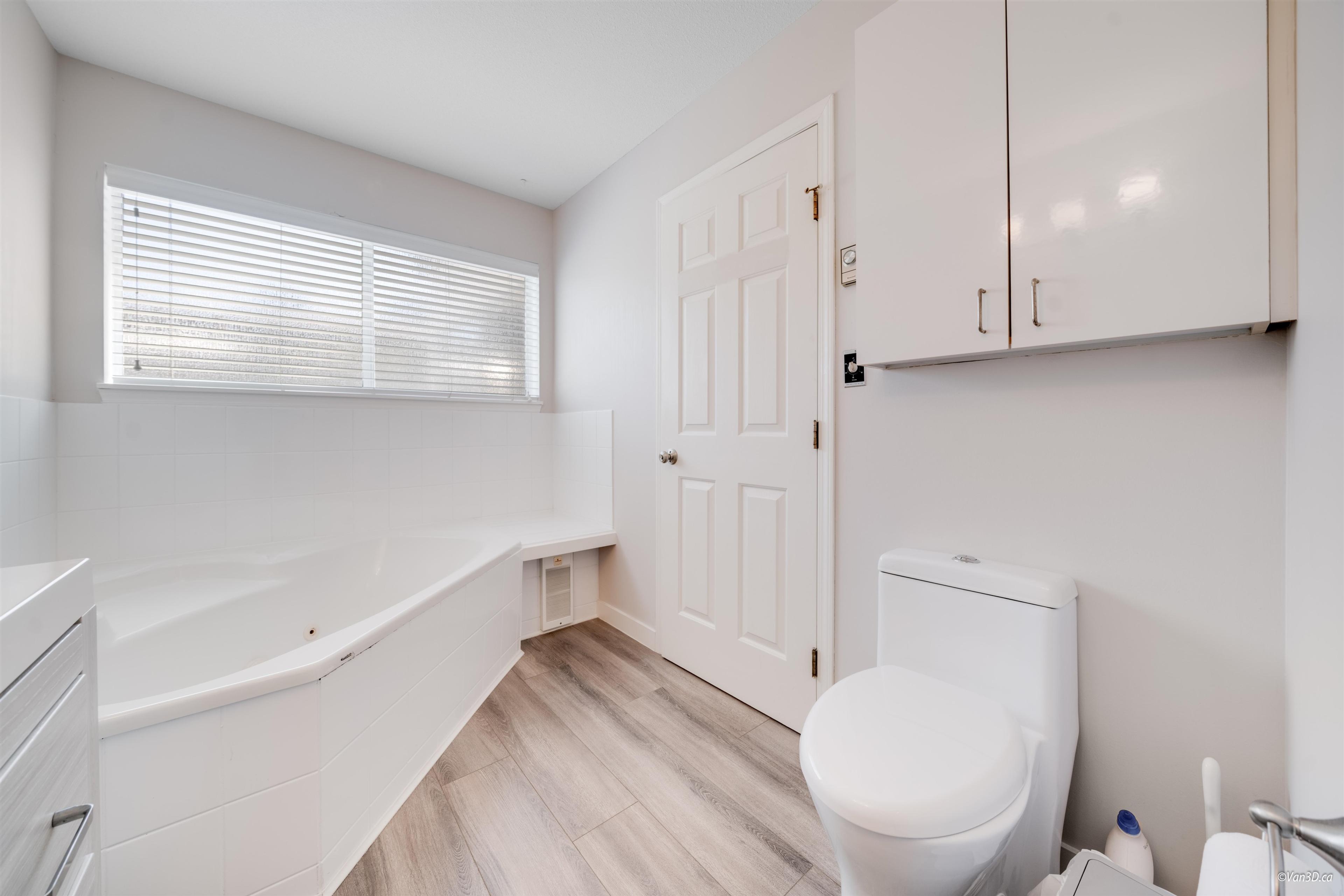 #3 1552 EVERALL STREET - 30