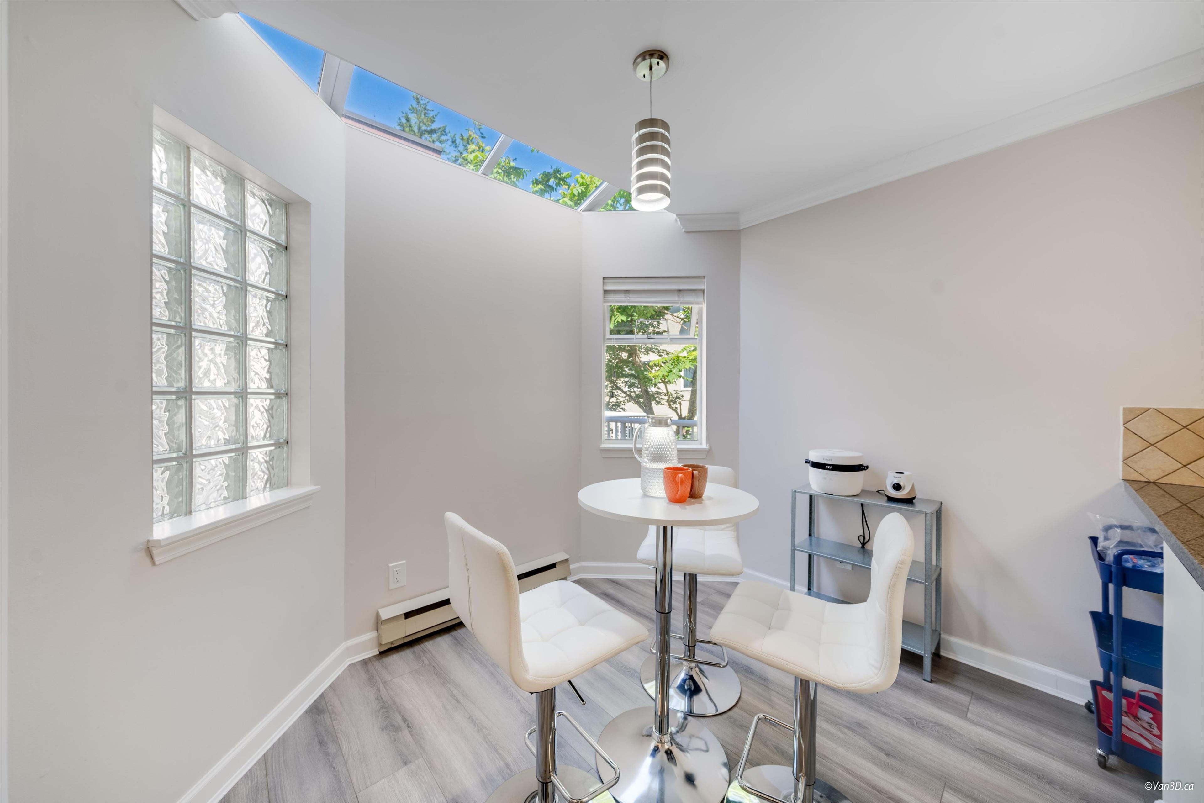 #3 1552 EVERALL STREET - 15